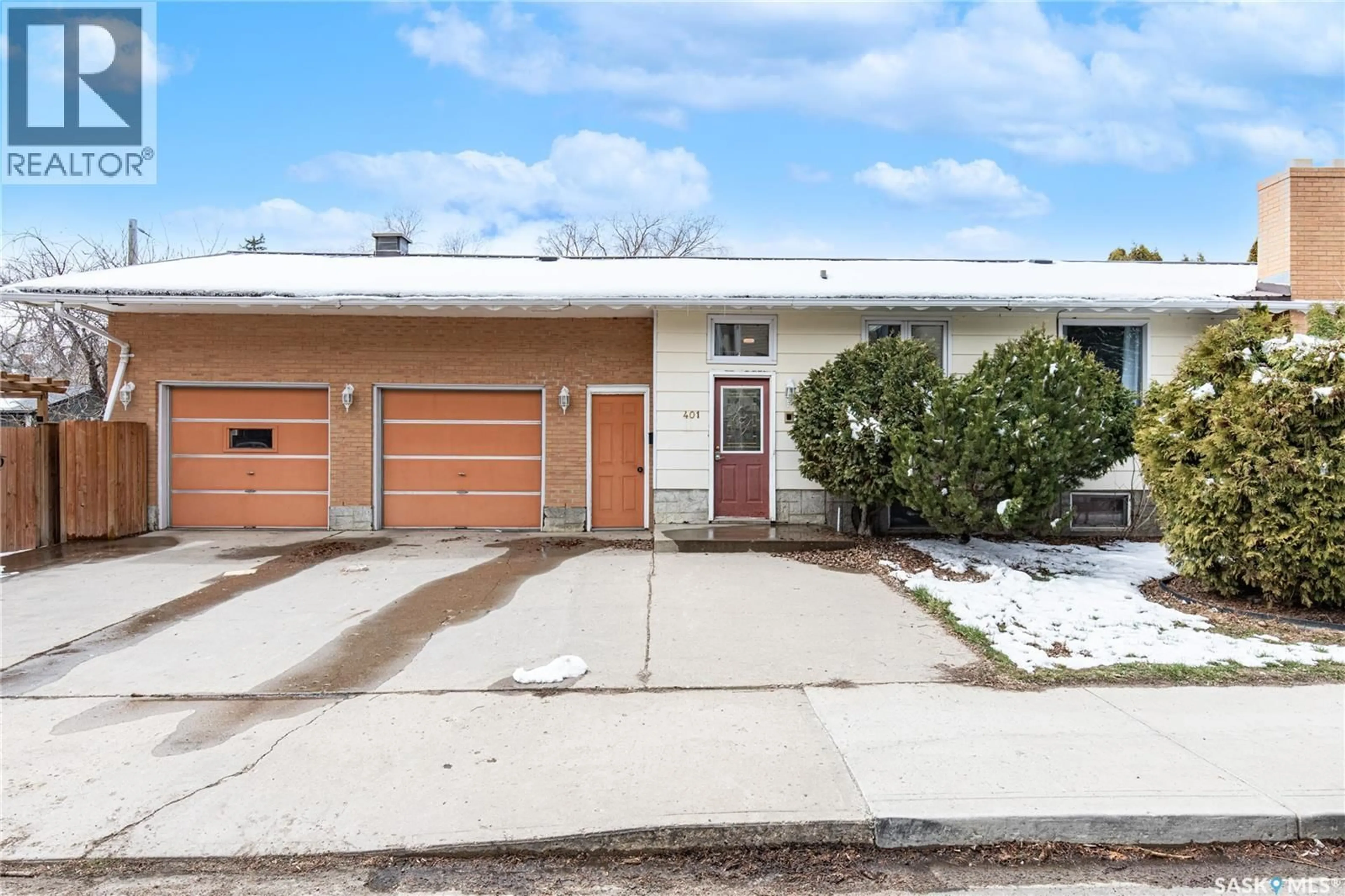 Unknown for 401 STADACONA STREET, Moose Jaw Saskatchewan S6H1Z7