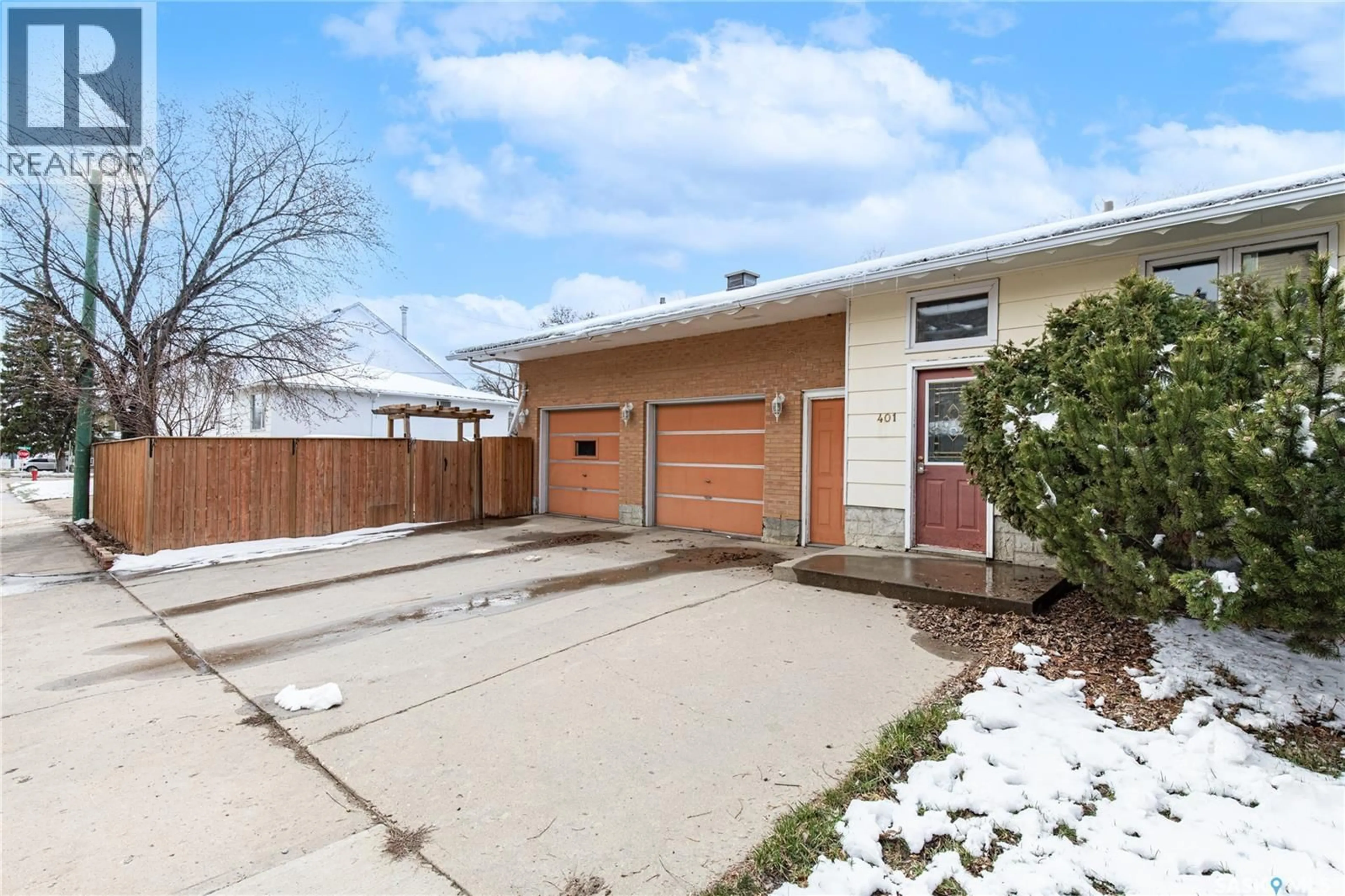 Unknown for 401 STADACONA STREET, Moose Jaw Saskatchewan S6H1Z7