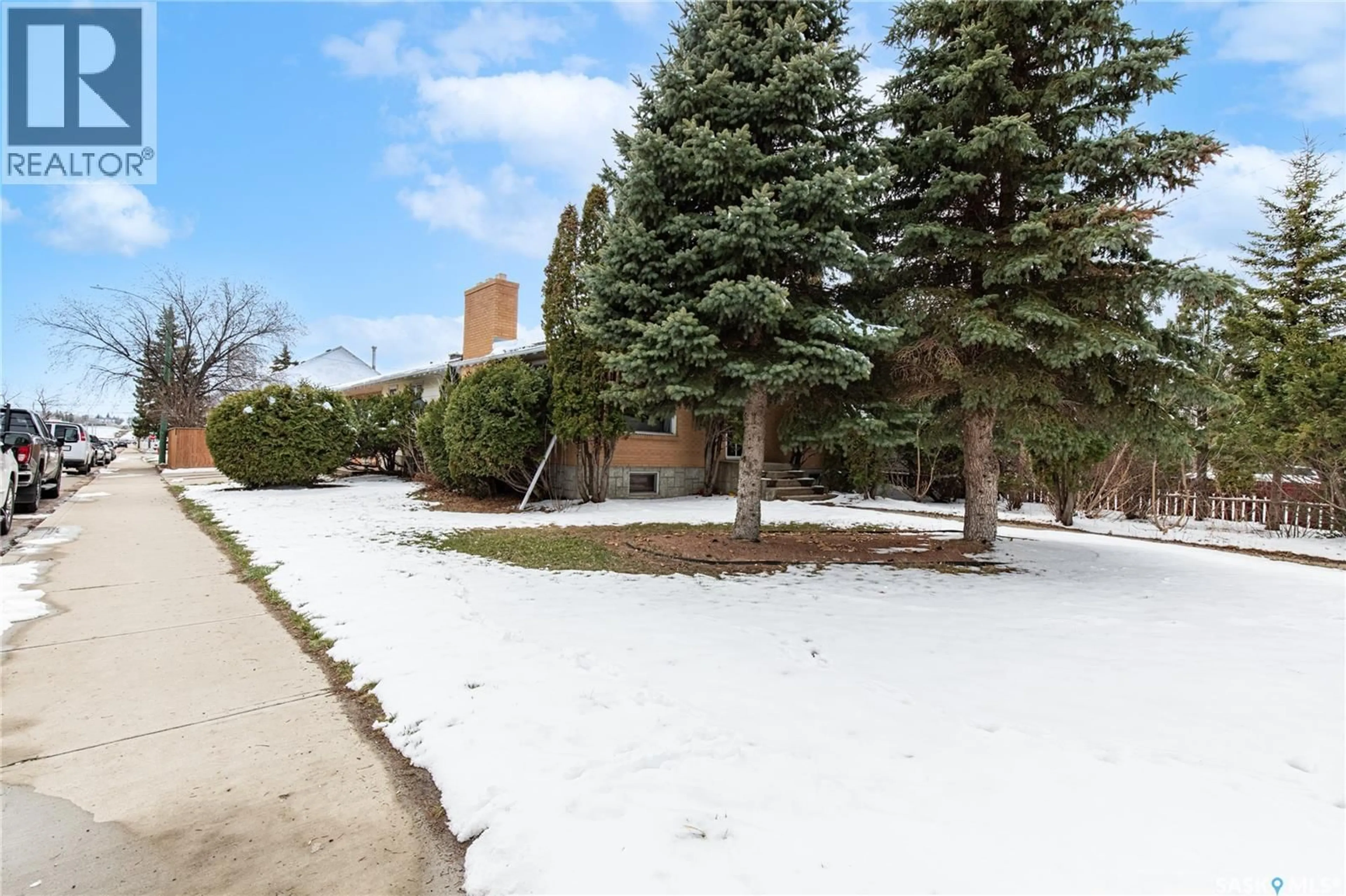 Patio, street for 401 STADACONA STREET, Moose Jaw Saskatchewan S6H1Z7