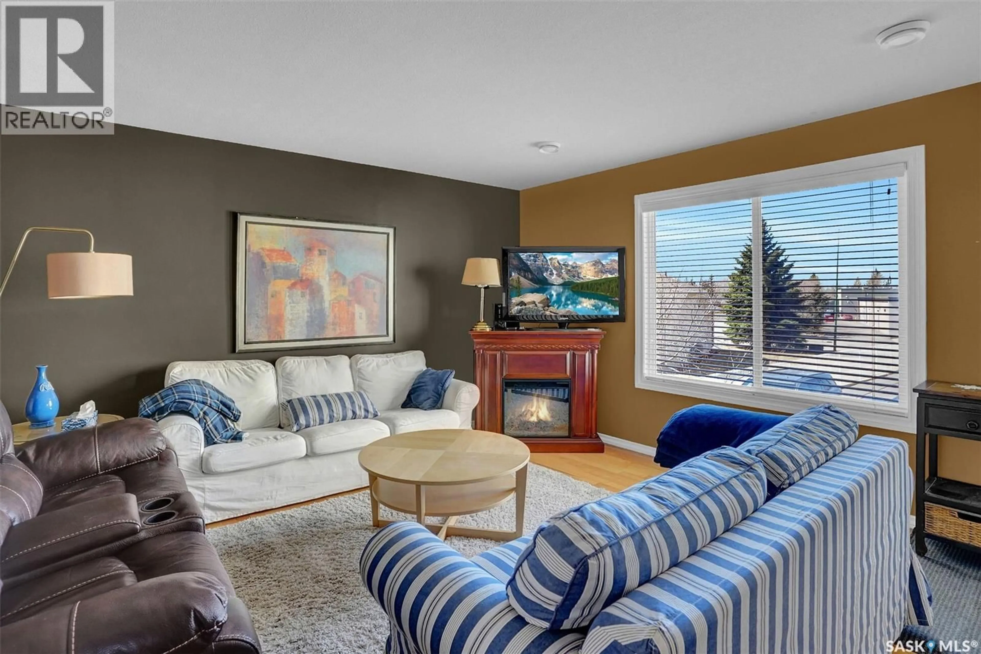 Living room with furniture, unknown for 3225 - 8 WOODHAMS DRIVE, Regina Saskatchewan S4V3A2