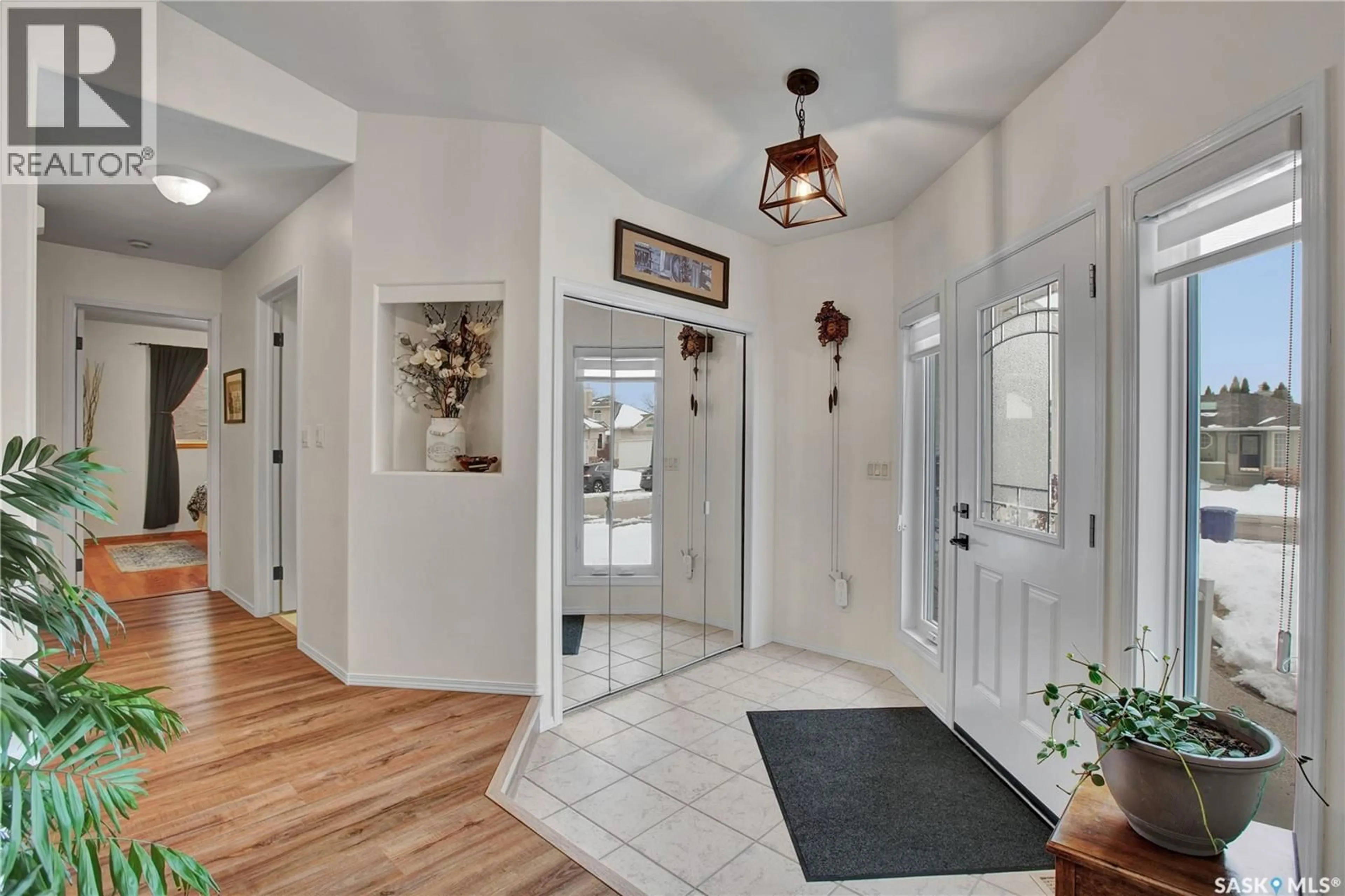 Indoor entryway for 439 BRAEMAR COURT, Saskatoon Saskatchewan S7V1A2