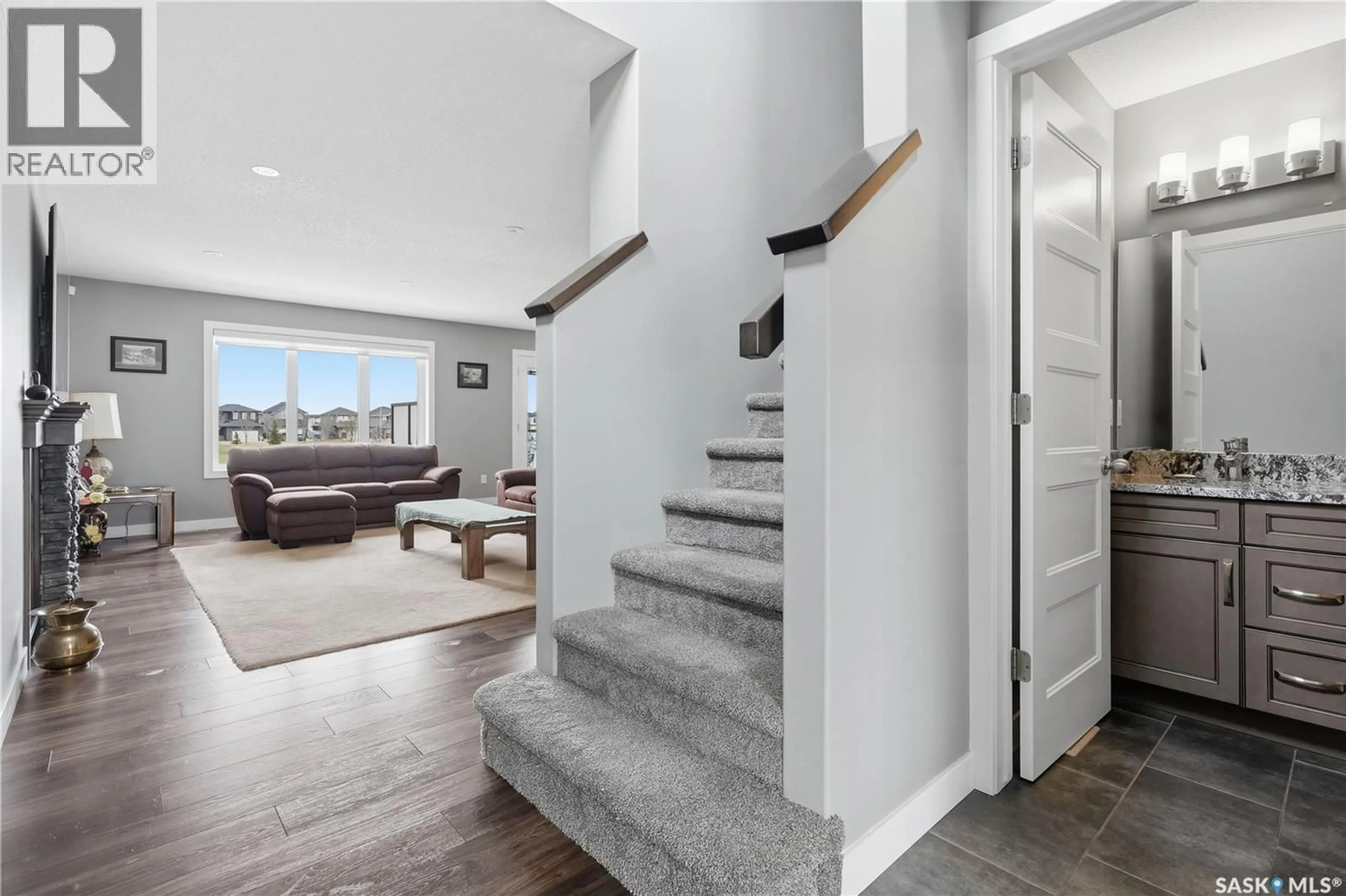 Stairs for 4009 ALTON CRESCENT, Regina Saskatchewan S4W0H6