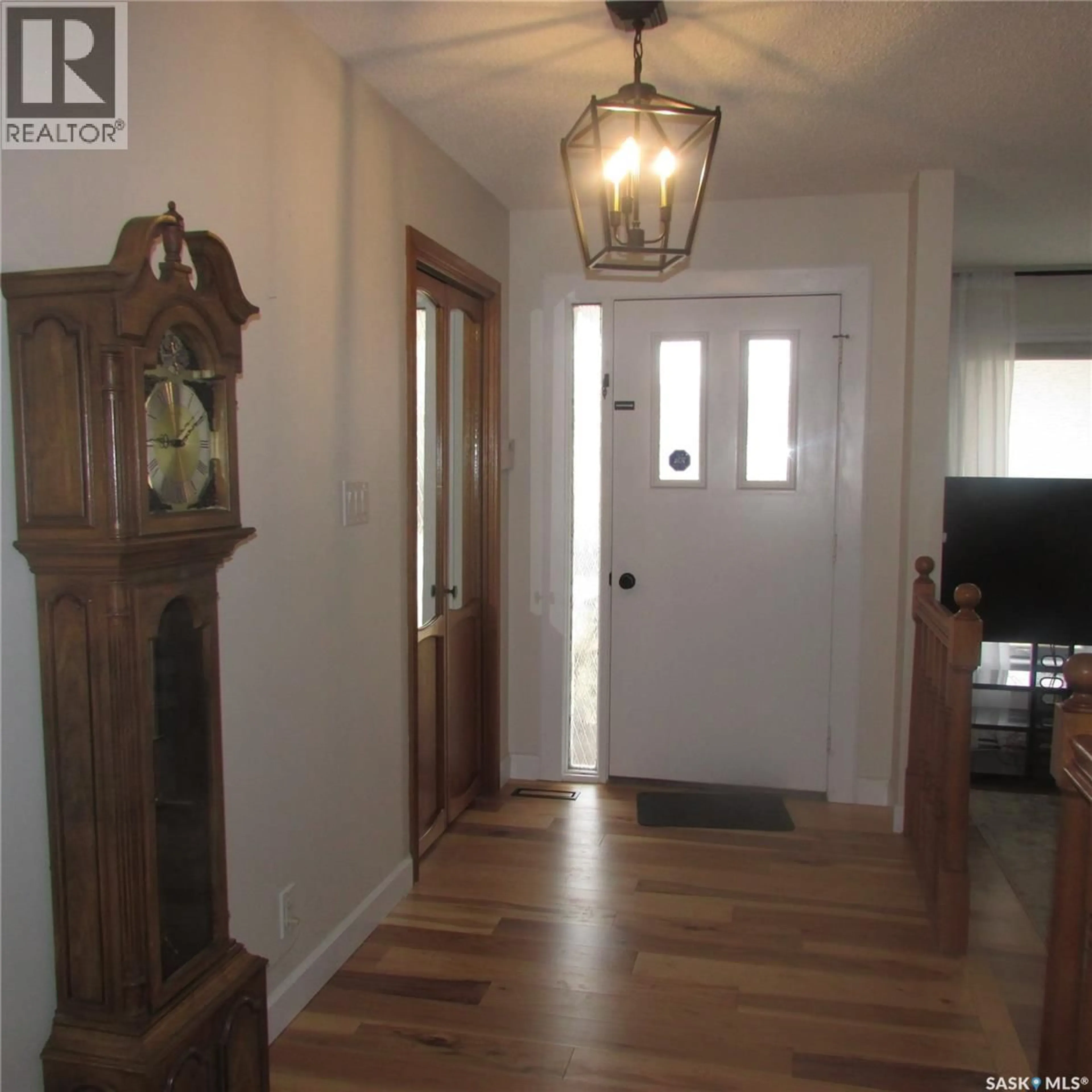 Indoor entryway for 291 WILLISTON DRIVE, Regina Saskatchewan S4X2C5