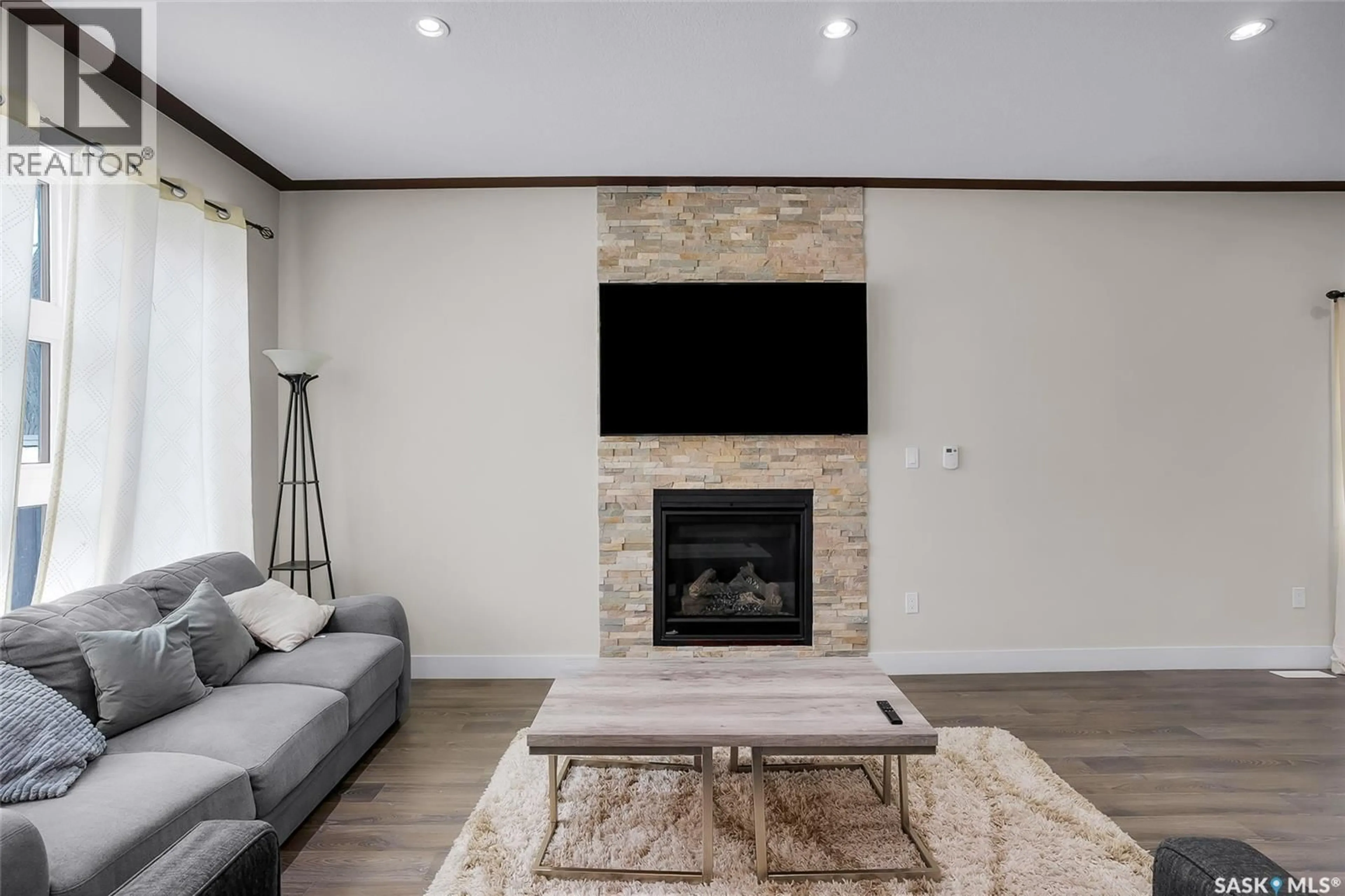 Home theater for 305 CLARENCE AVENUE, Saskatoon Saskatchewan S7N1H5