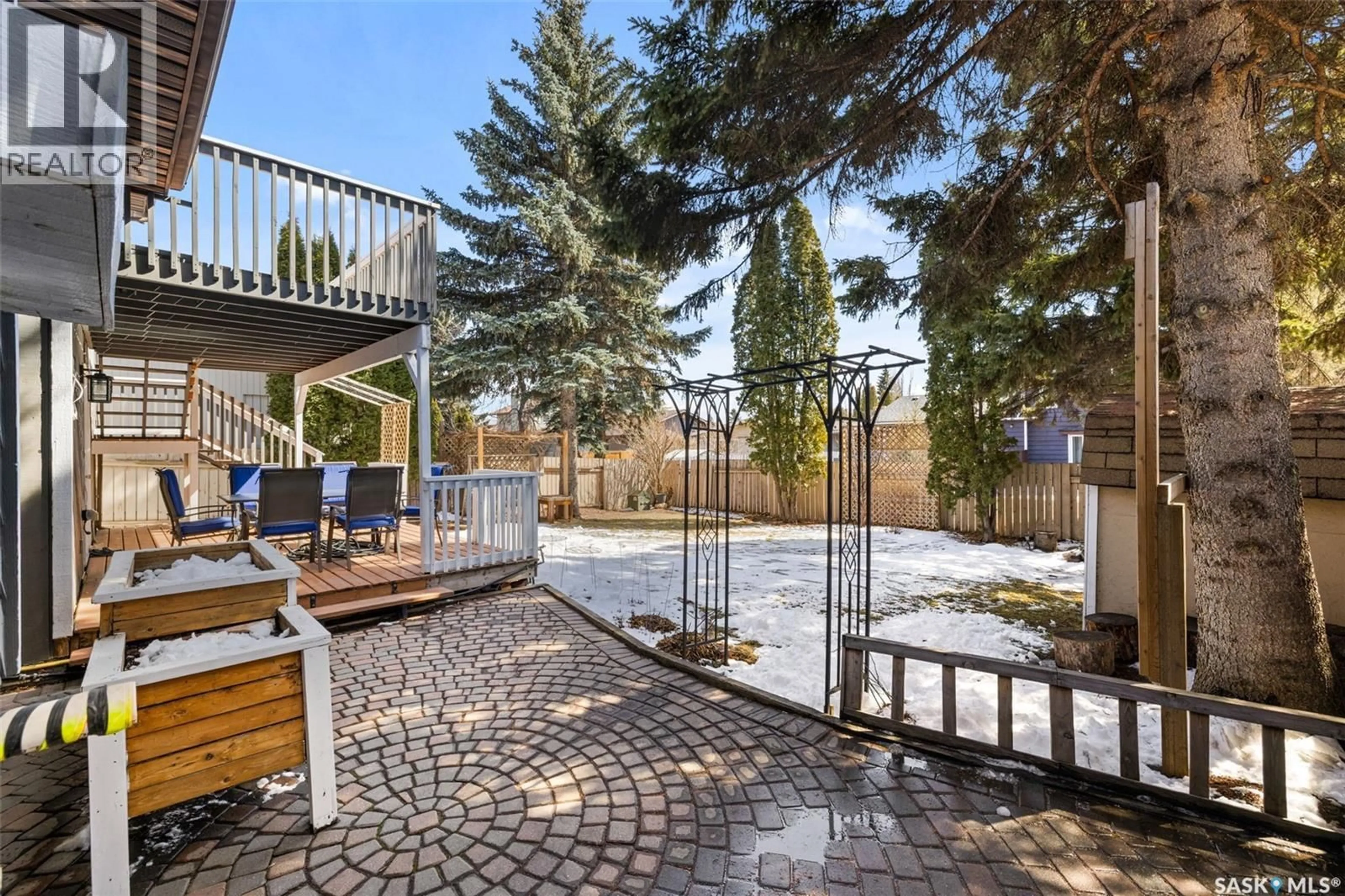 Patio, street for 435 CHRISTOPHER ROAD, Saskatoon Saskatchewan S7J3S1