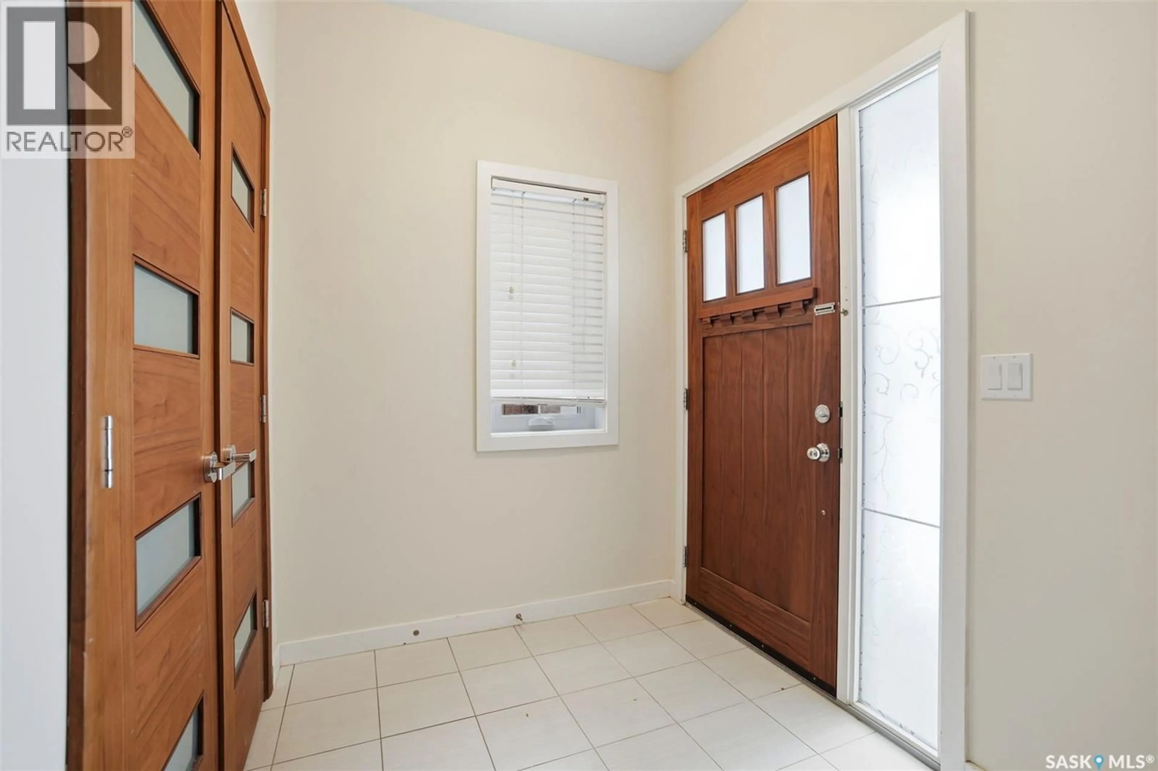 Indoor entryway for 516 PICHLER WAY, Saskatoon Saskatchewan S7V0G2