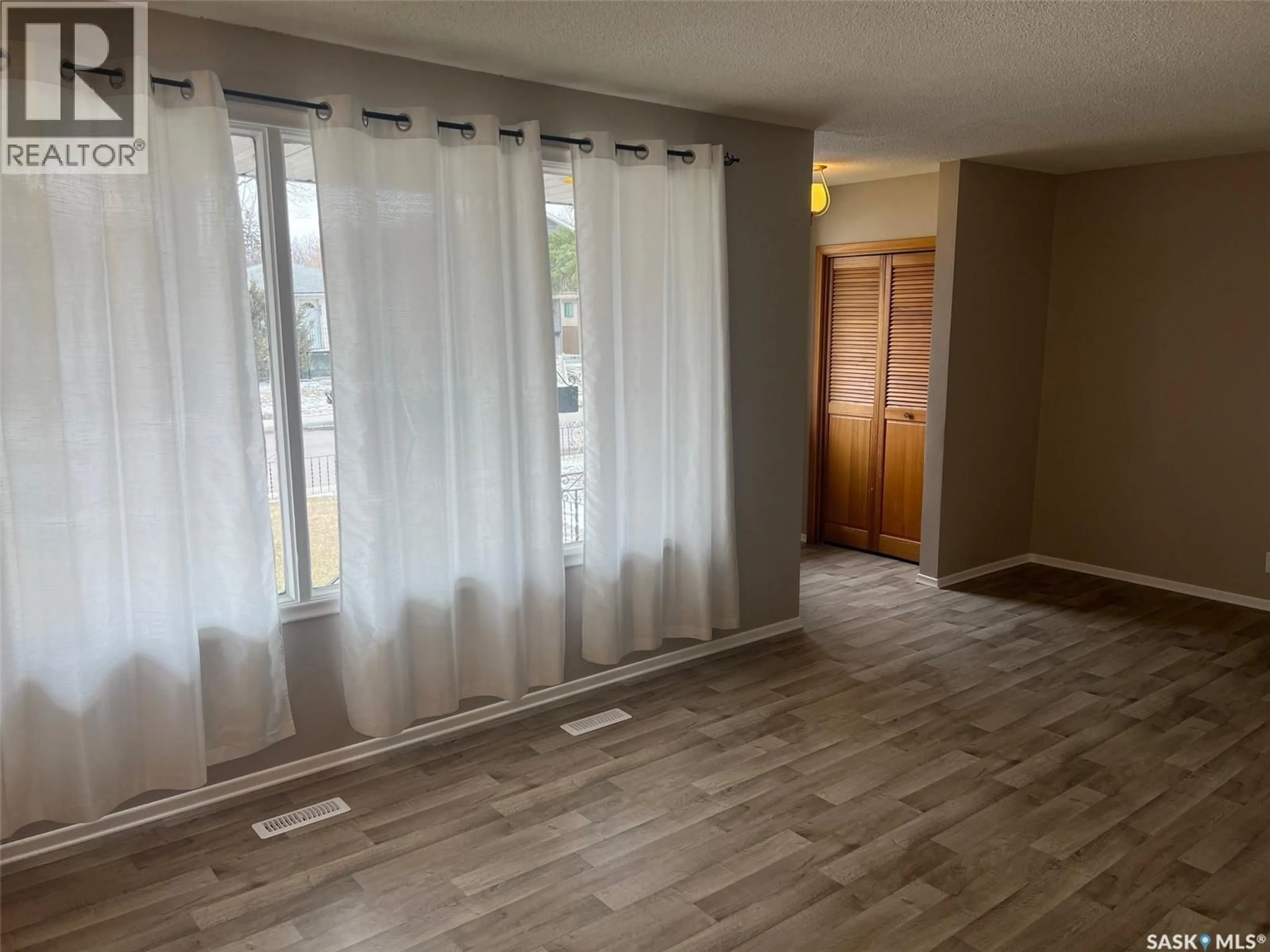 A pic of a room for 802 PRINCESS STREET, Regina Saskatchewan S4T3X9