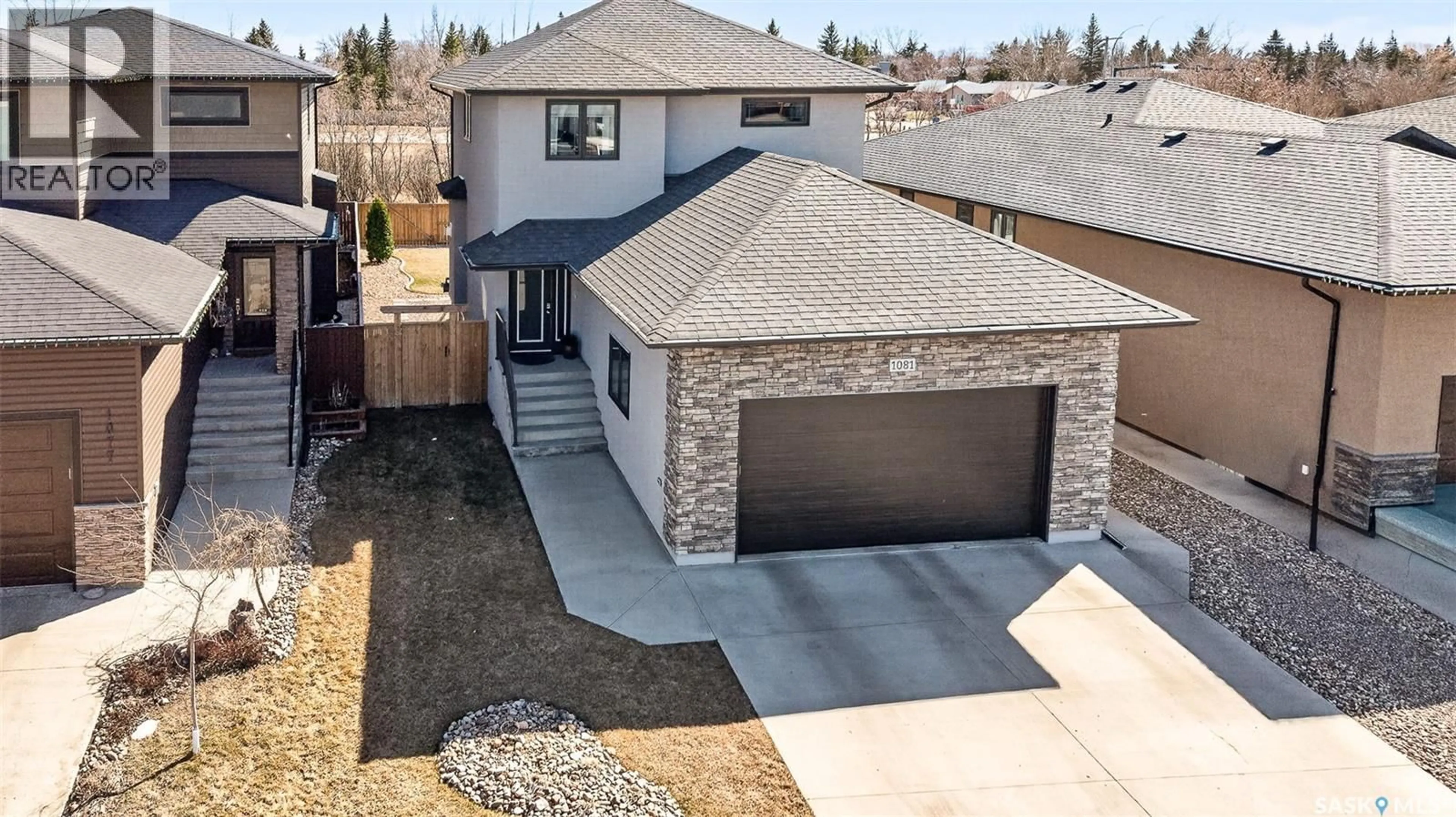 A pic from outside/outdoor area/front of a property/back of a property/a pic from drone, street for 1081 MAPLEWOOD DRIVE, Moose Jaw Saskatchewan S6J0B6