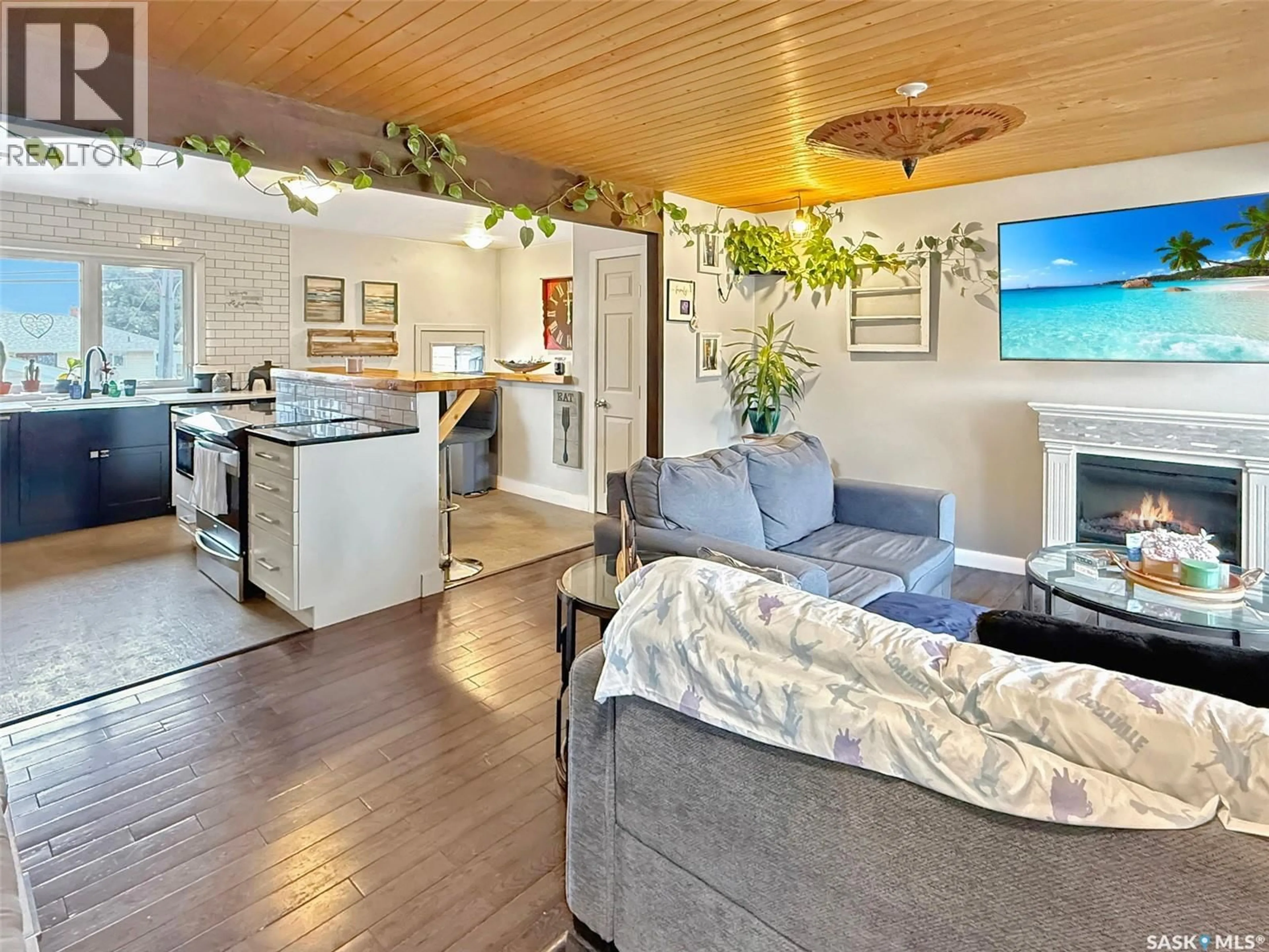 Living room with furniture, wood/laminate floor for 1415 ASHLEY DRIVE, Swift Current Saskatchewan S9H1N6