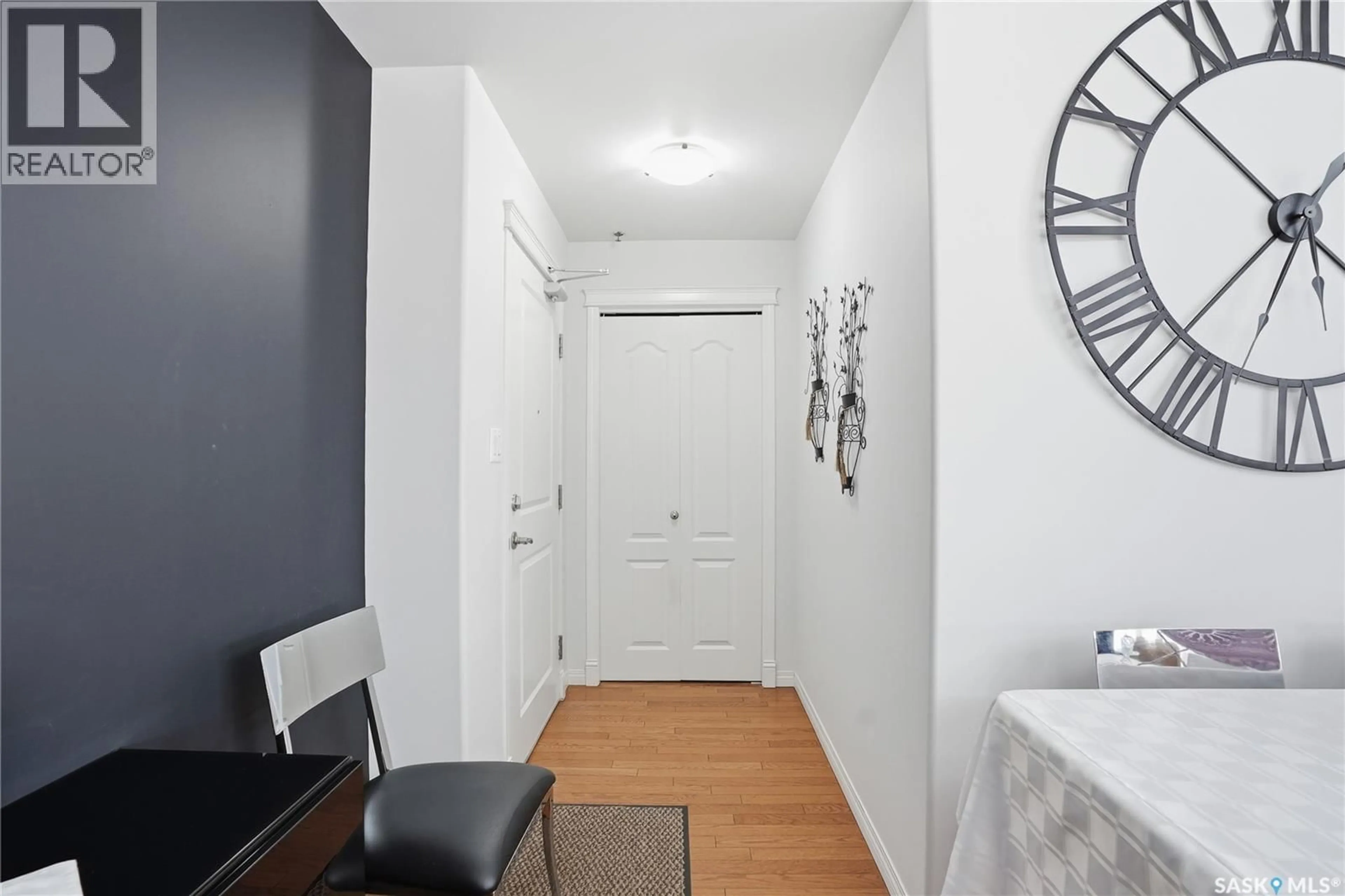 Indoor entryway for 407 110 ARMISTICE WAY, Saskatoon Saskatchewan S7J5L8