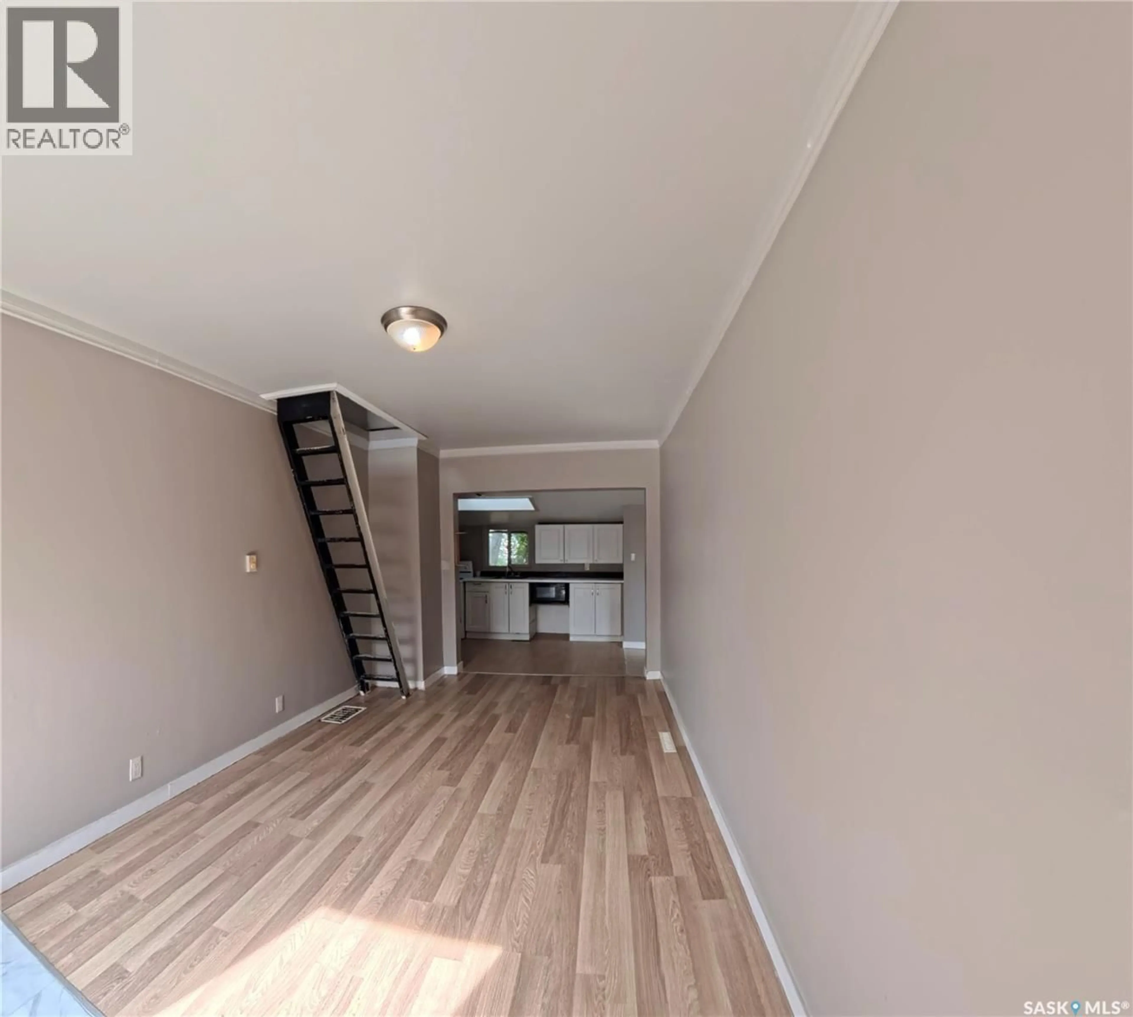 A pic of a room for 4416 2ND AVENUE, Regina Saskatchewan S4R0Y4