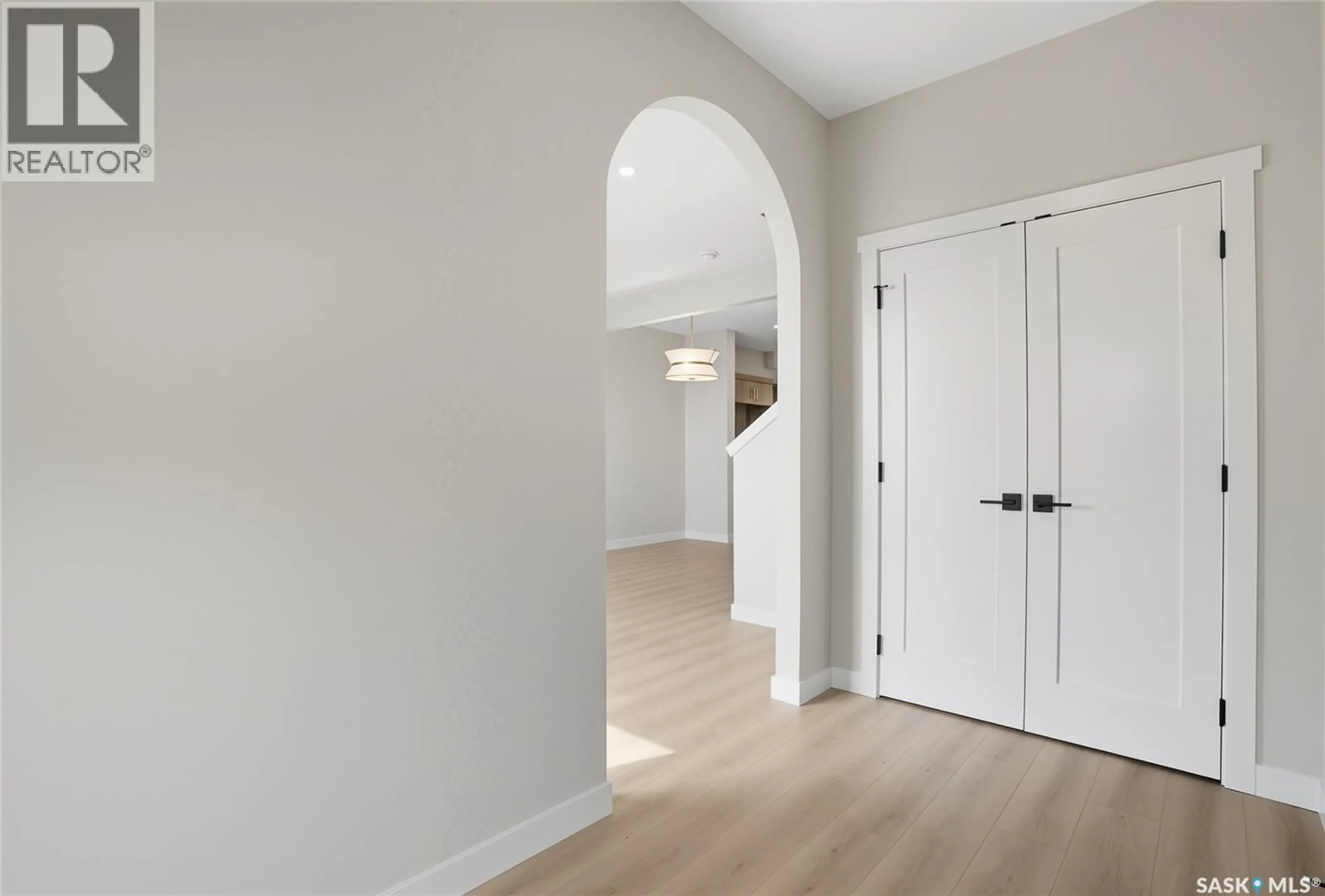 Indoor entryway for 42 TASKAMANWA TERRACE, Saskatoon Saskatchewan S7V1Z7