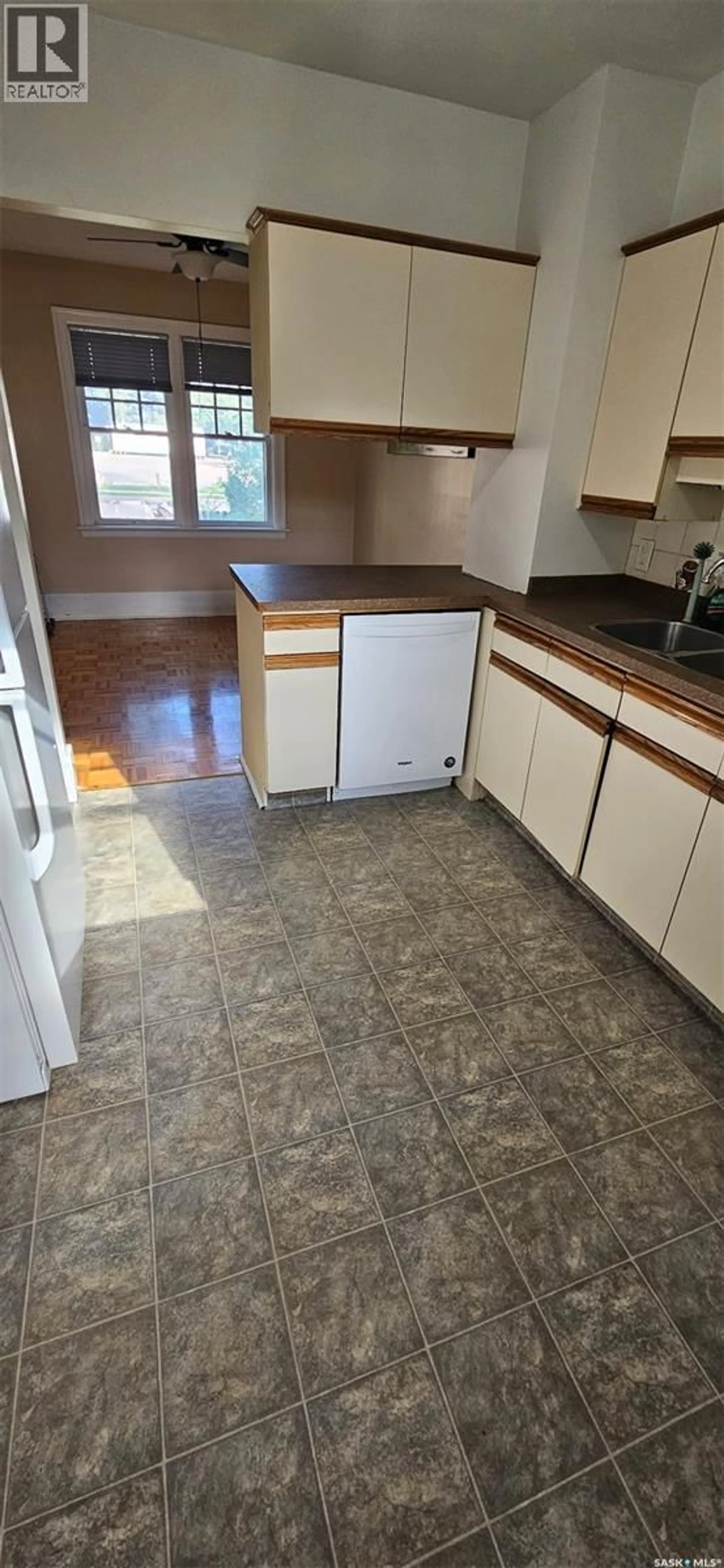 Standard kitchen, unknown for 617 CLARENCE AVENUE, Saskatoon Saskatchewan S7H2E1