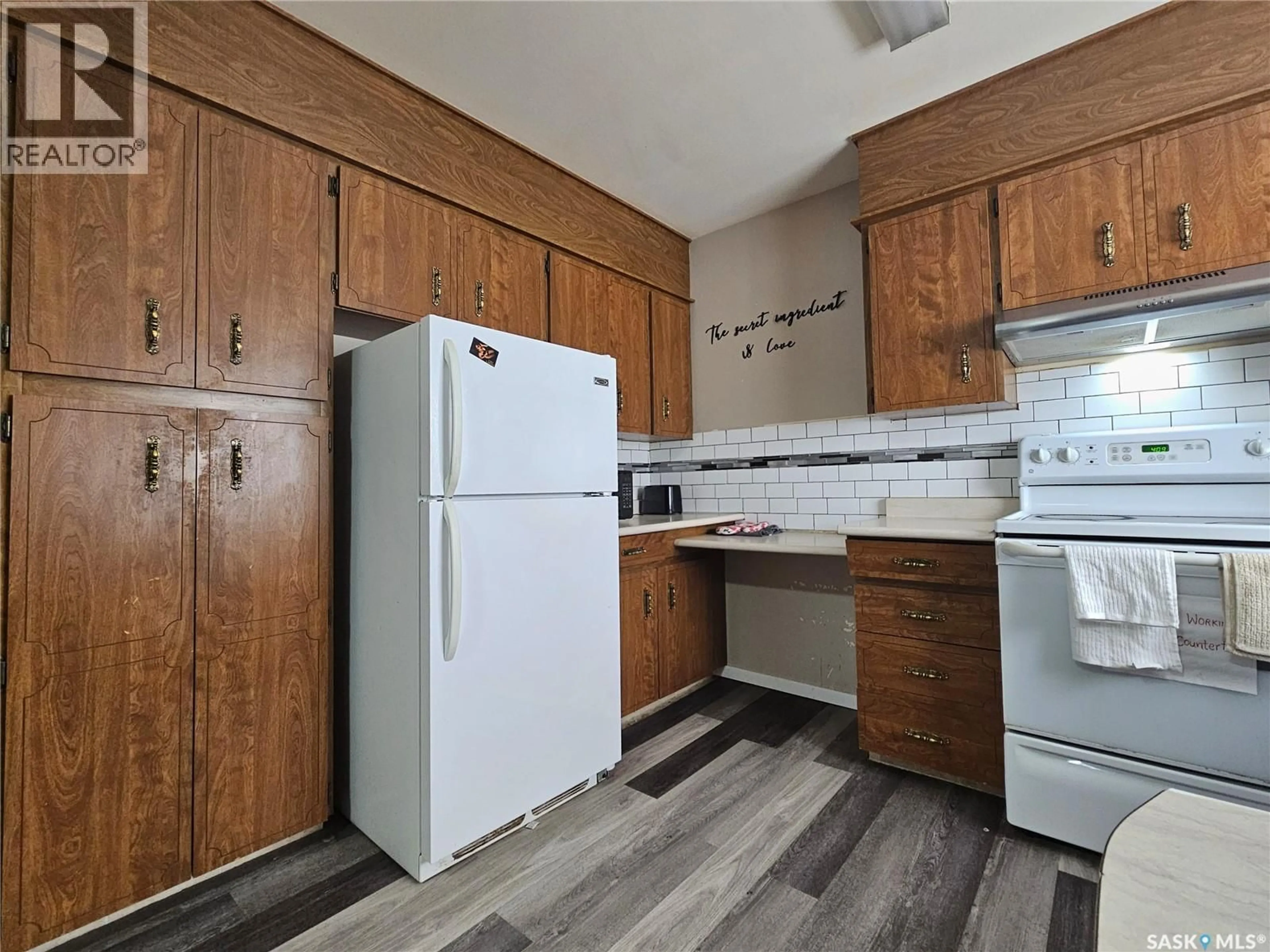 Standard kitchen, unknown for 1641 103RD STREET, North Battleford Saskatchewan S9A1L6