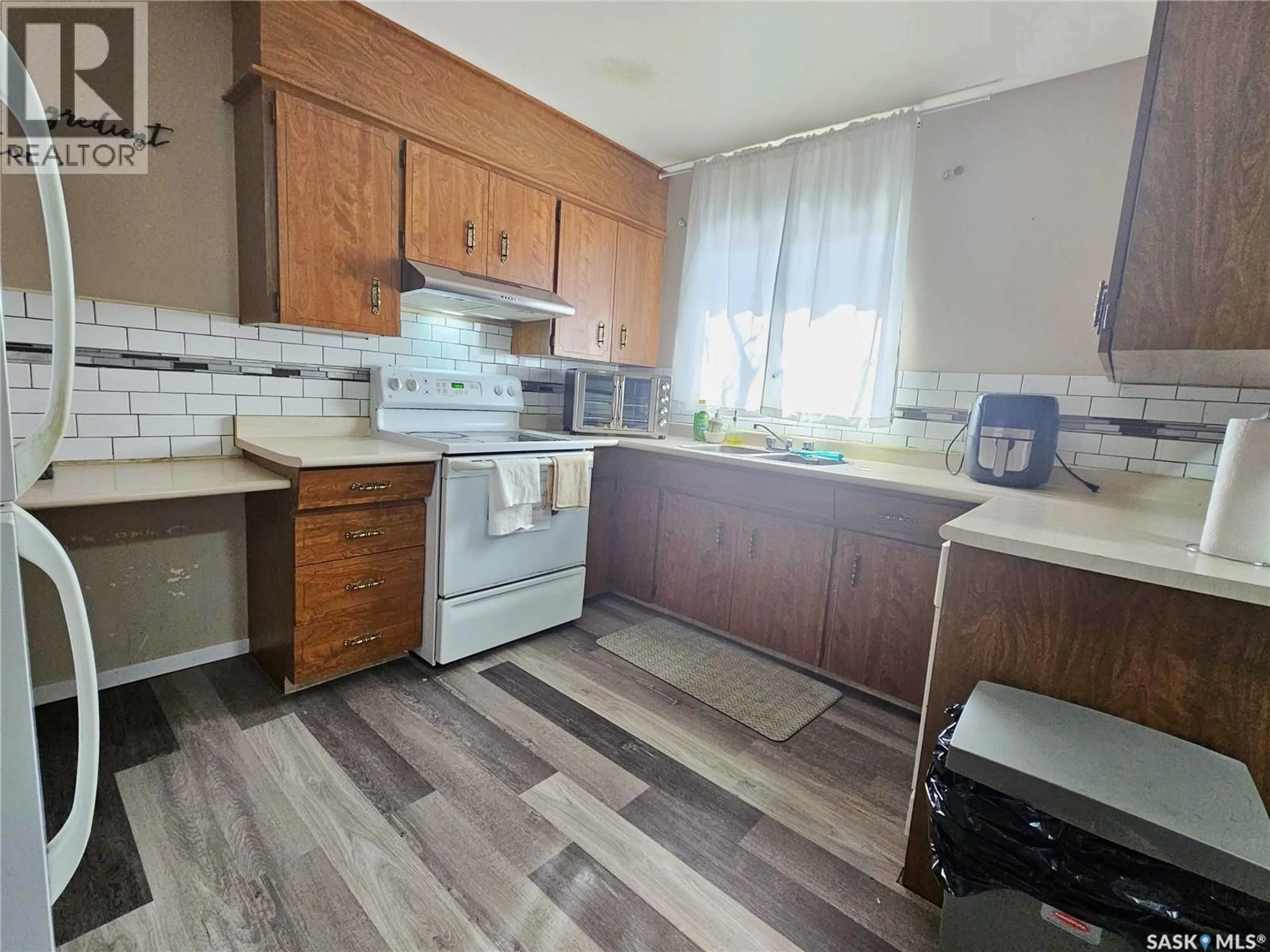 Standard kitchen, unknown for 1641 103RD STREET, North Battleford Saskatchewan S9A1L6