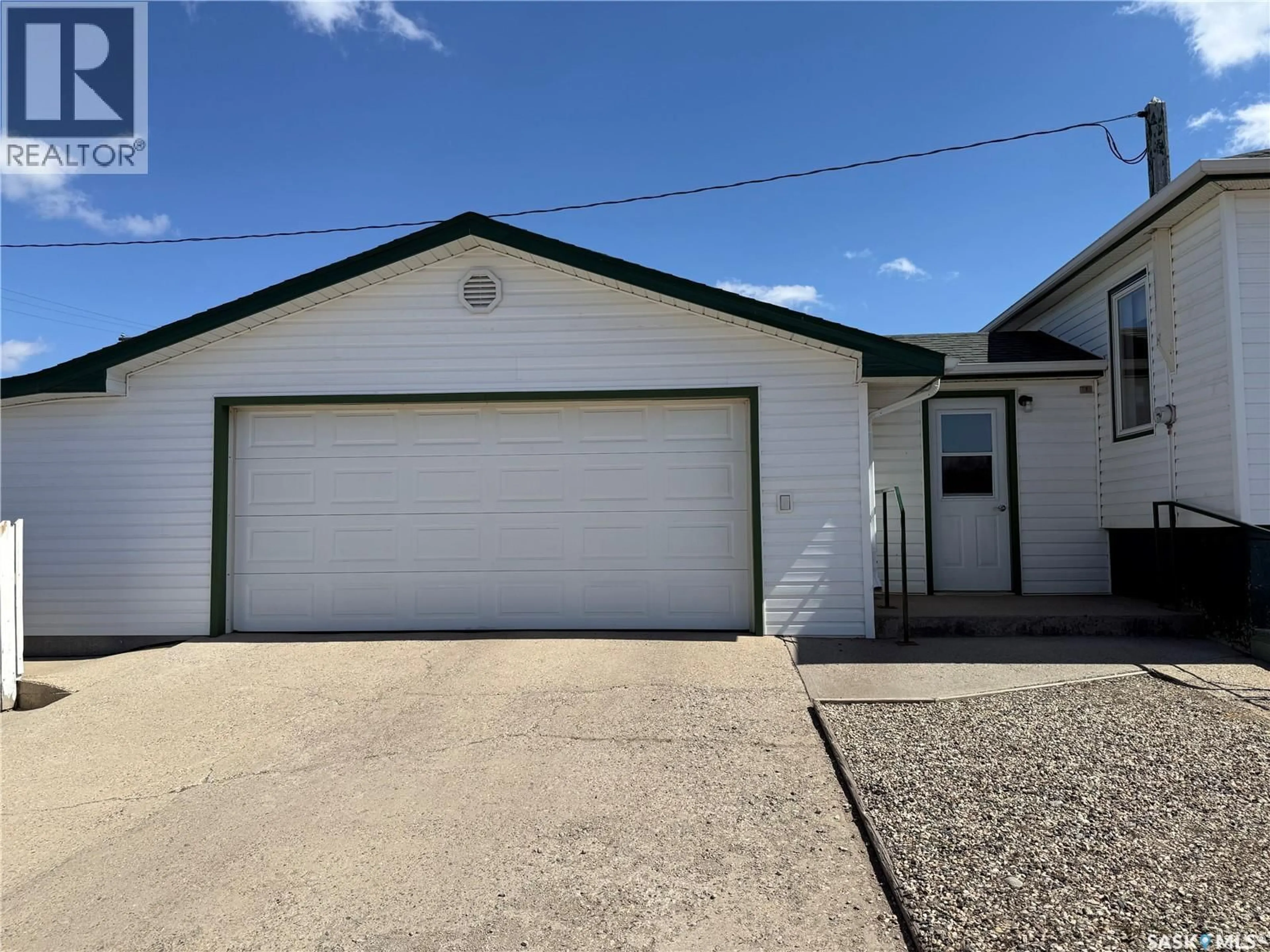 Indoor garage for 737 THIRD STREET, Estevan Saskatchewan S4A0P7