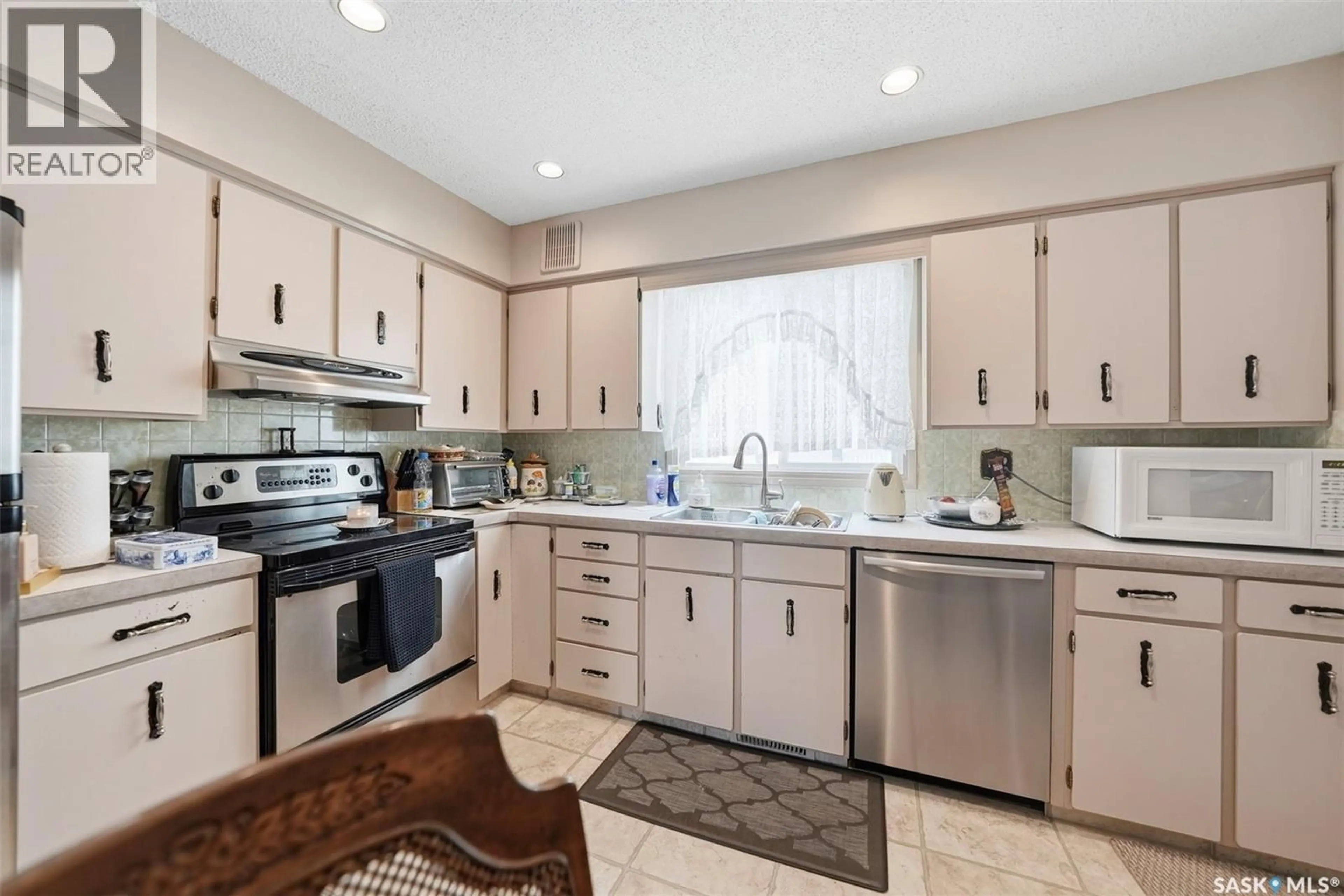 Open concept kitchen, ceramic/tile floor for 232 DALHOUSIE CRESCENT, Saskatoon Saskatchewan S7H3R8