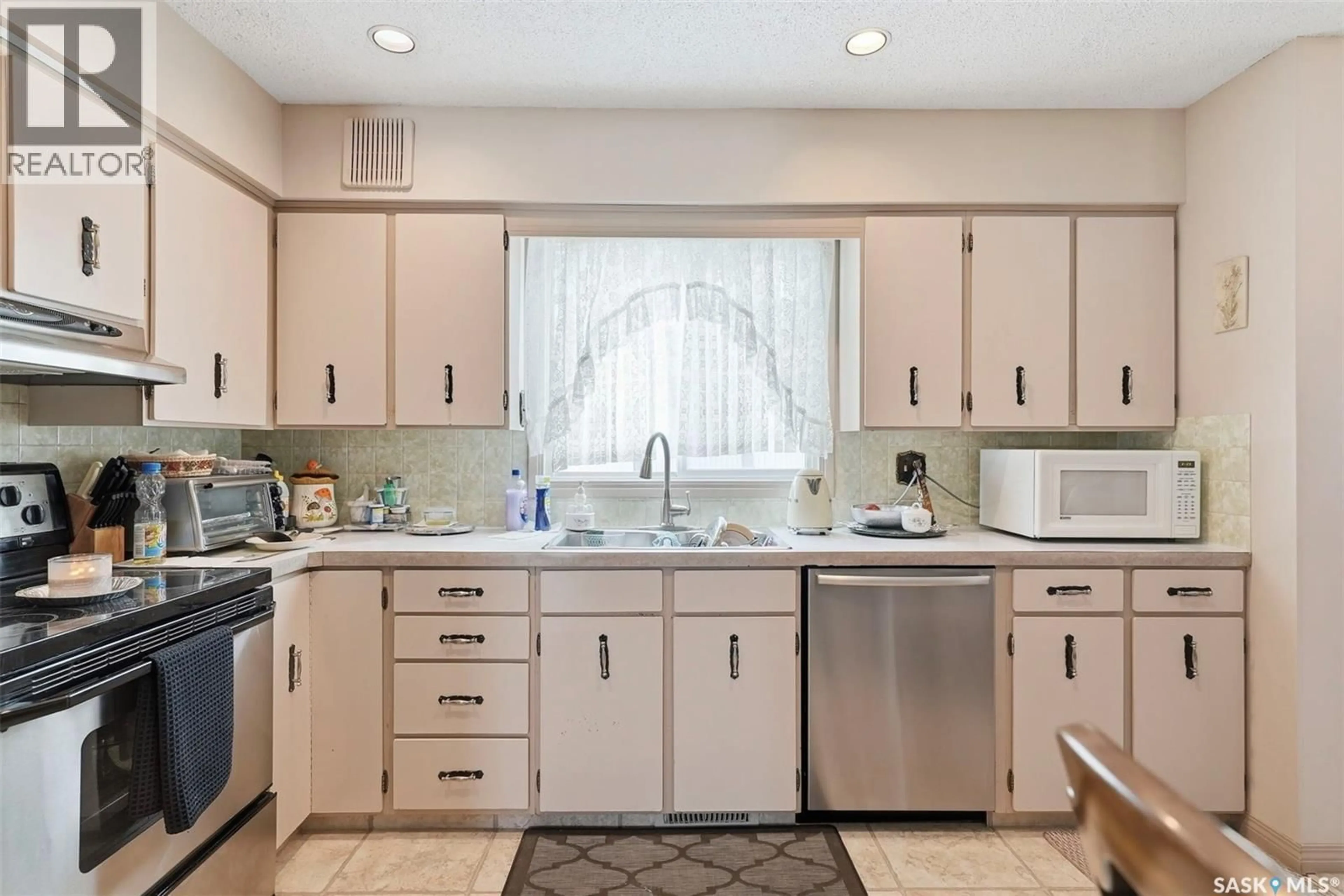 Unknown for 232 DALHOUSIE CRESCENT, Saskatoon Saskatchewan S7H3R8