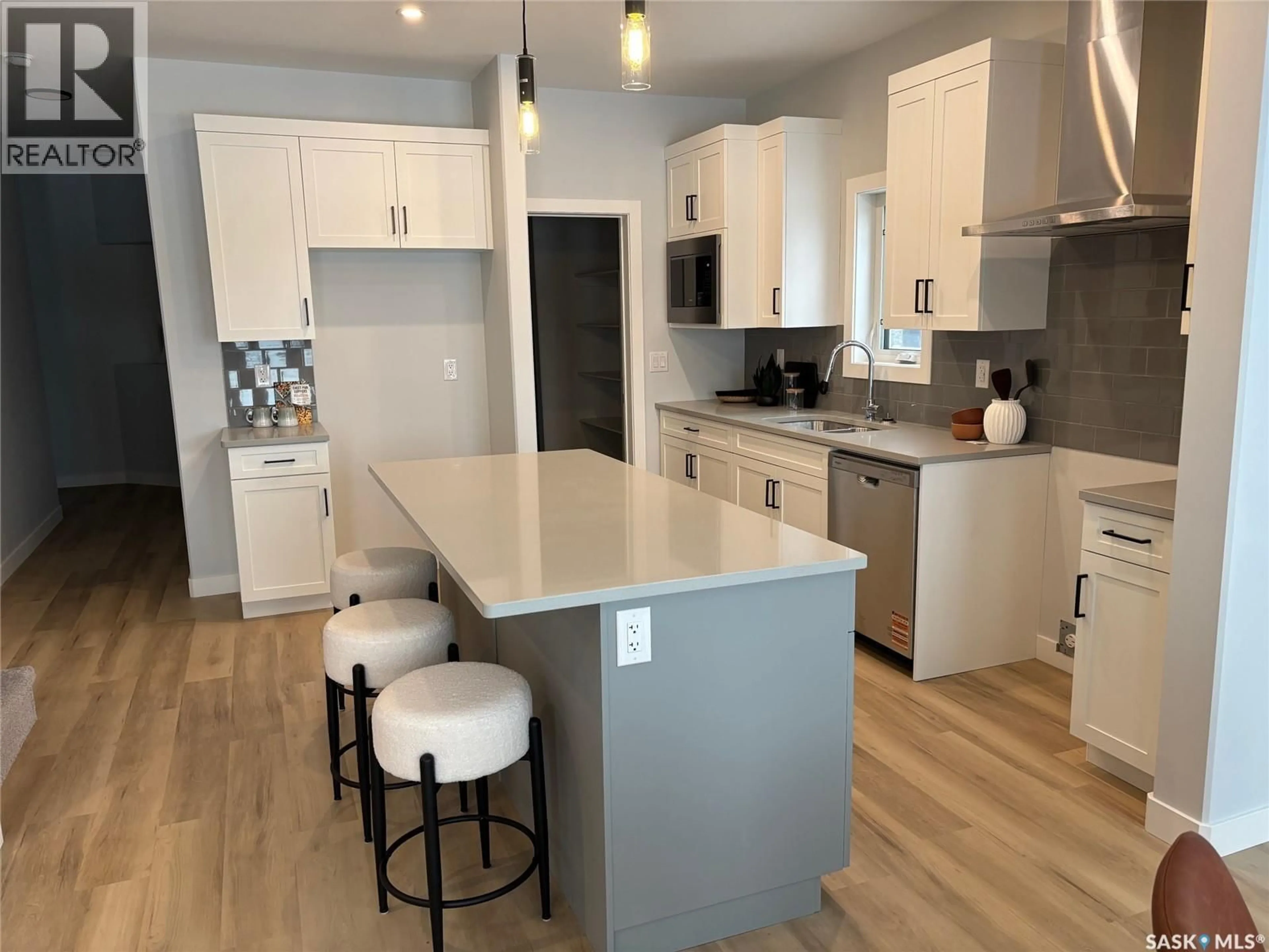 Open concept kitchen, unknown for 235 DORAN WAY, Saskatoon Saskatchewan S7V0Z7