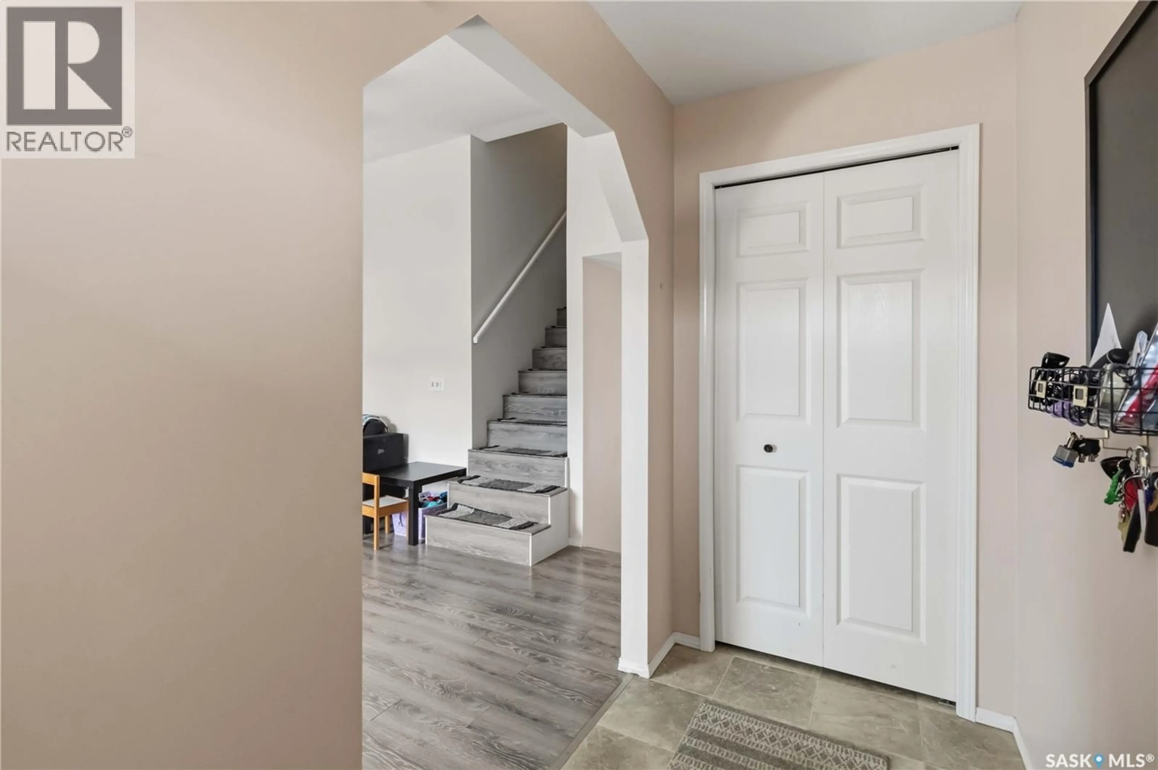 Indoor entryway for 3456 FAIRLIGHT DRIVE, Saskatoon Saskatchewan S7M3Z4