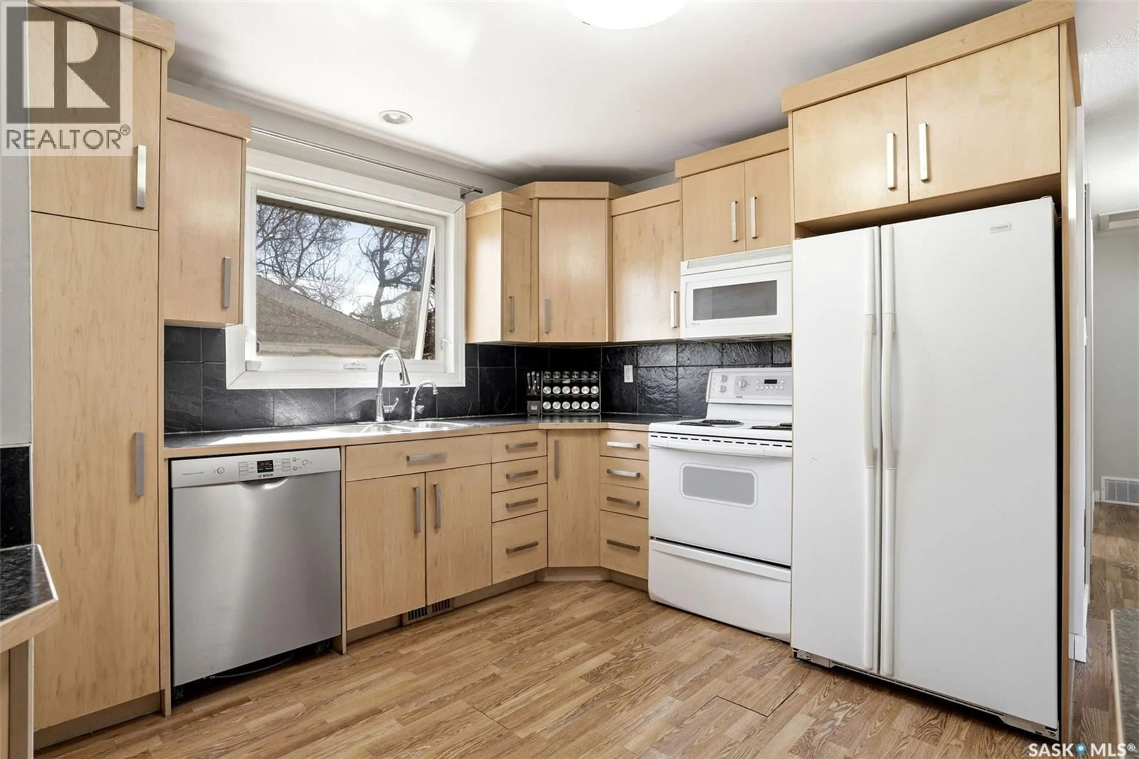 Standard kitchen, wood/laminate floor for 87 CARMICHAEL ROAD, Regina Saskatchewan S4R0C6