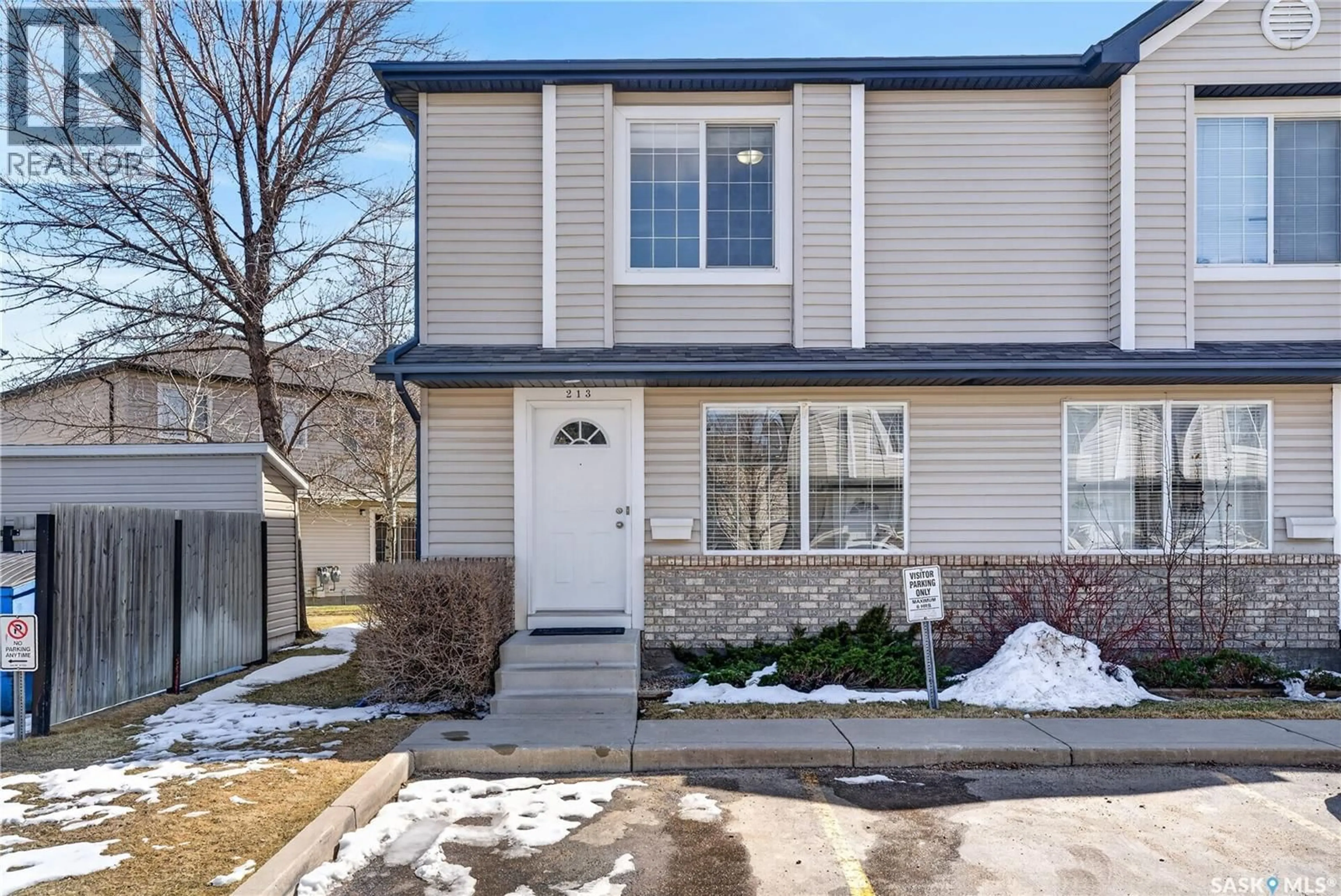 Home with vinyl exterior material, street for 213 670 KENDERDINE ROAD, Saskatoon Saskatchewan S7N4W2