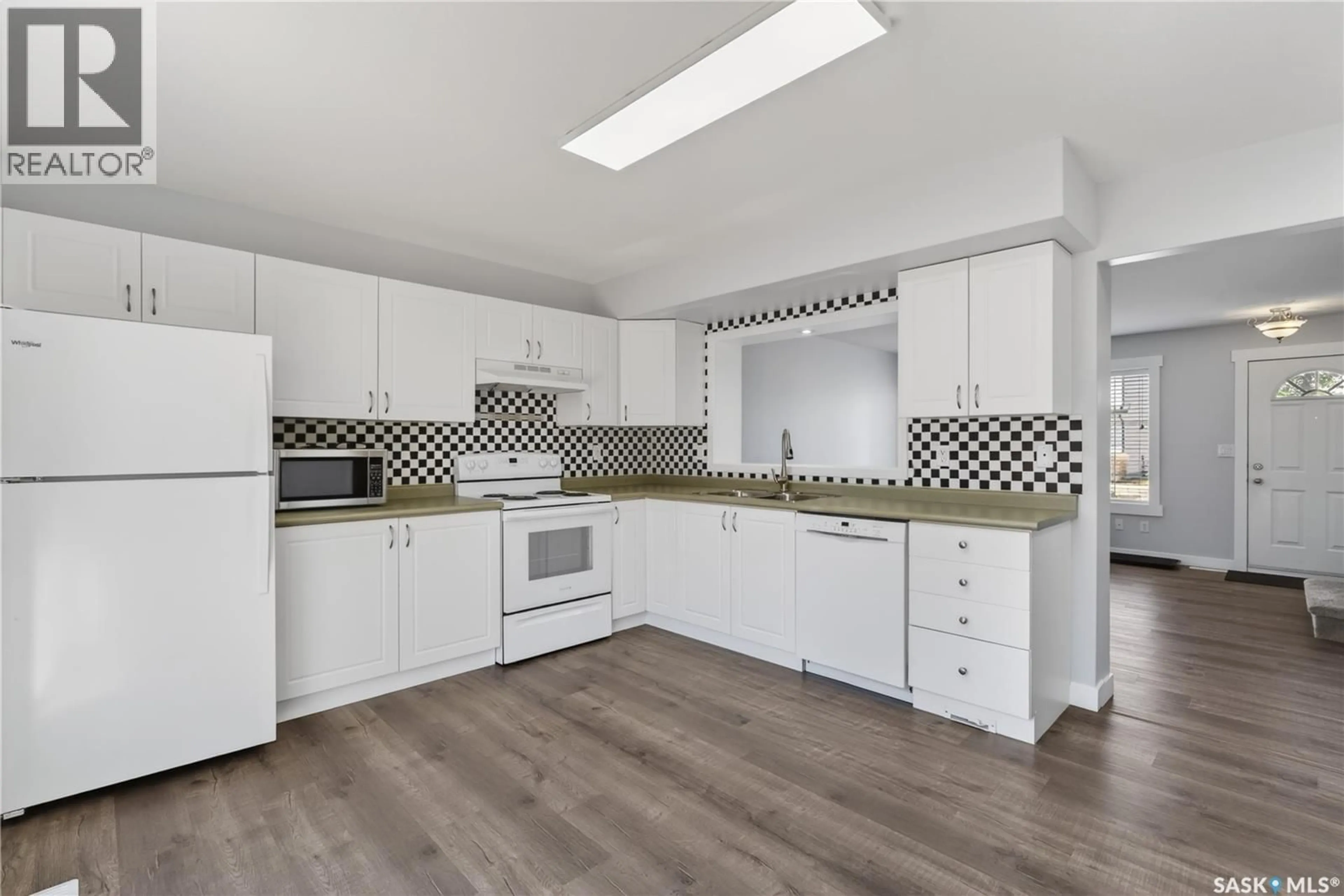 Open concept kitchen, unknown for 213 670 KENDERDINE ROAD, Saskatoon Saskatchewan S7N4W2