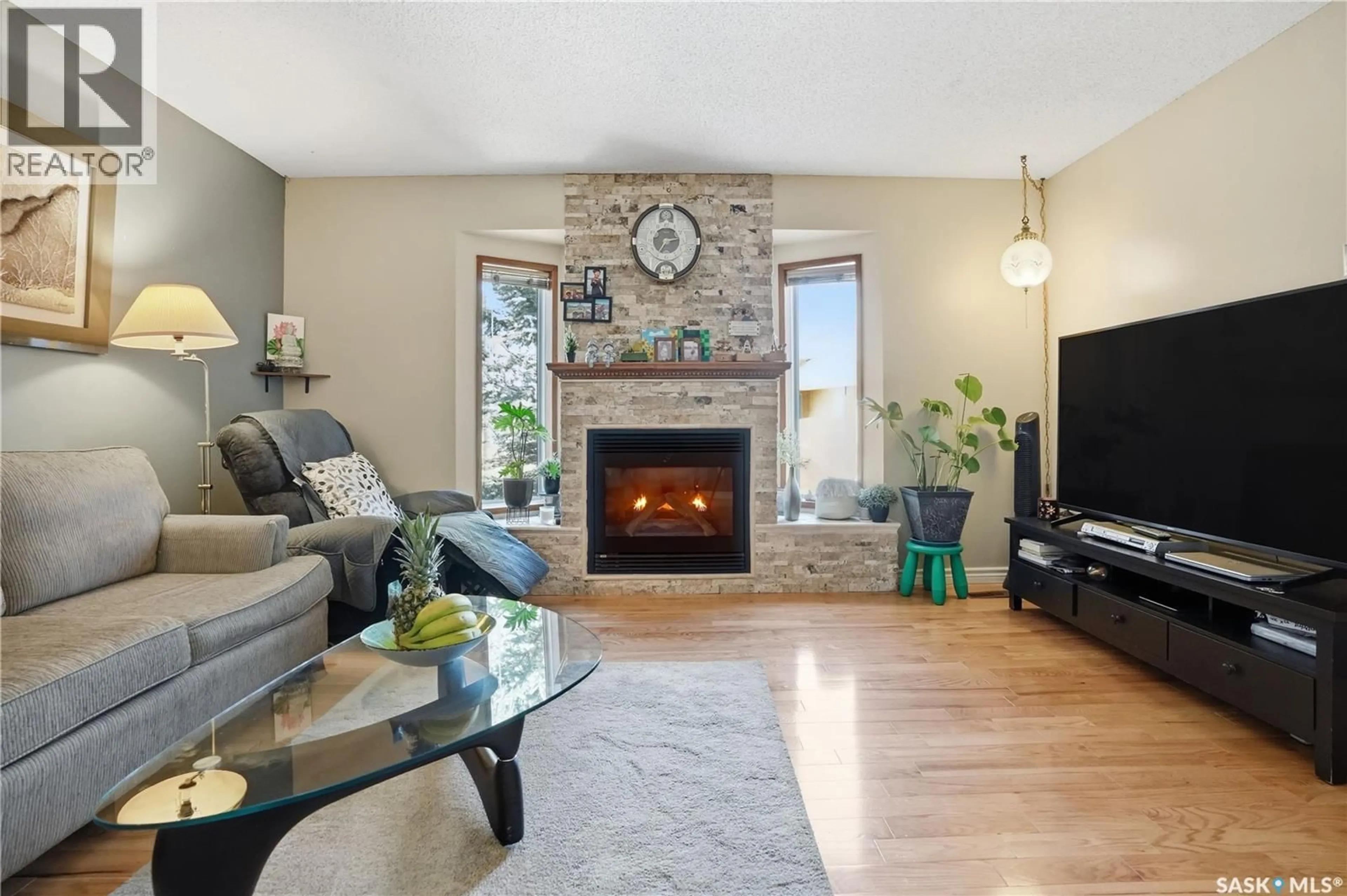 Living room with furniture, unknown for 6207 PARSONS BAY, Regina Saskatchewan S4X3A5
