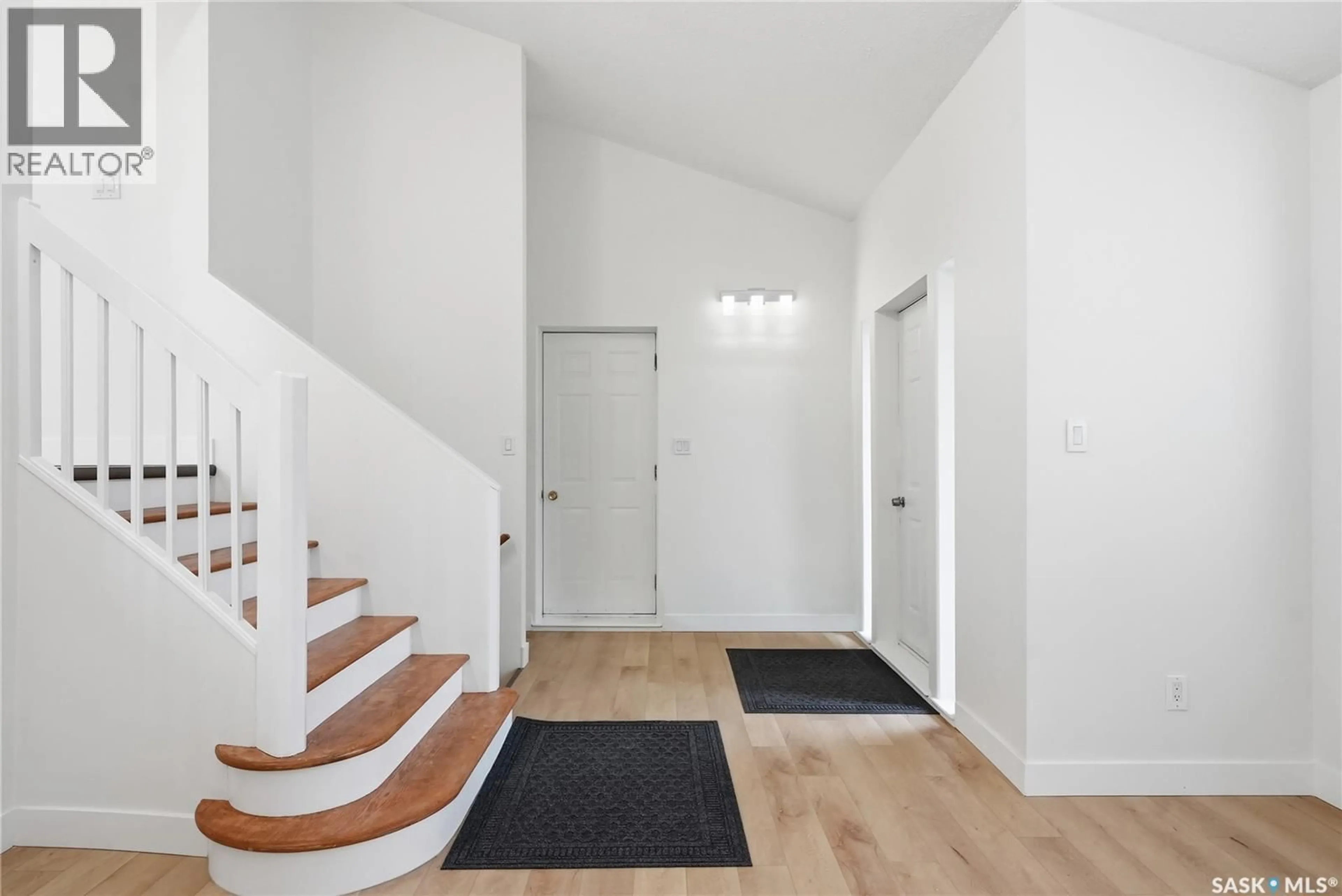 Indoor foyer for 607 ADDIE CRESCENT, Saskatoon Saskatchewan S7N3K7