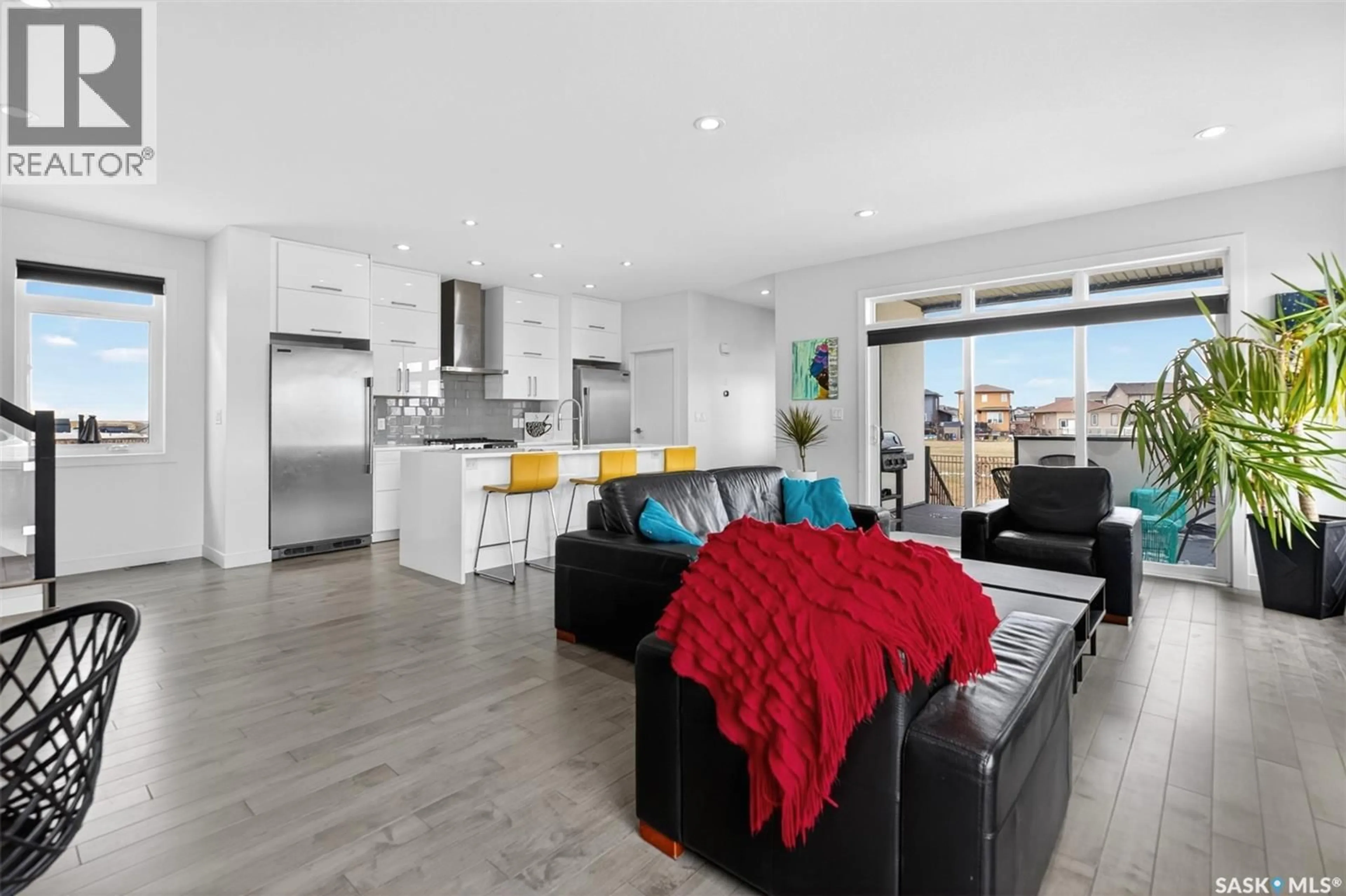 Open concept kitchen, unknown for 5501 NORSEMAN CRESCENT, Regina Saskatchewan S4W0J8