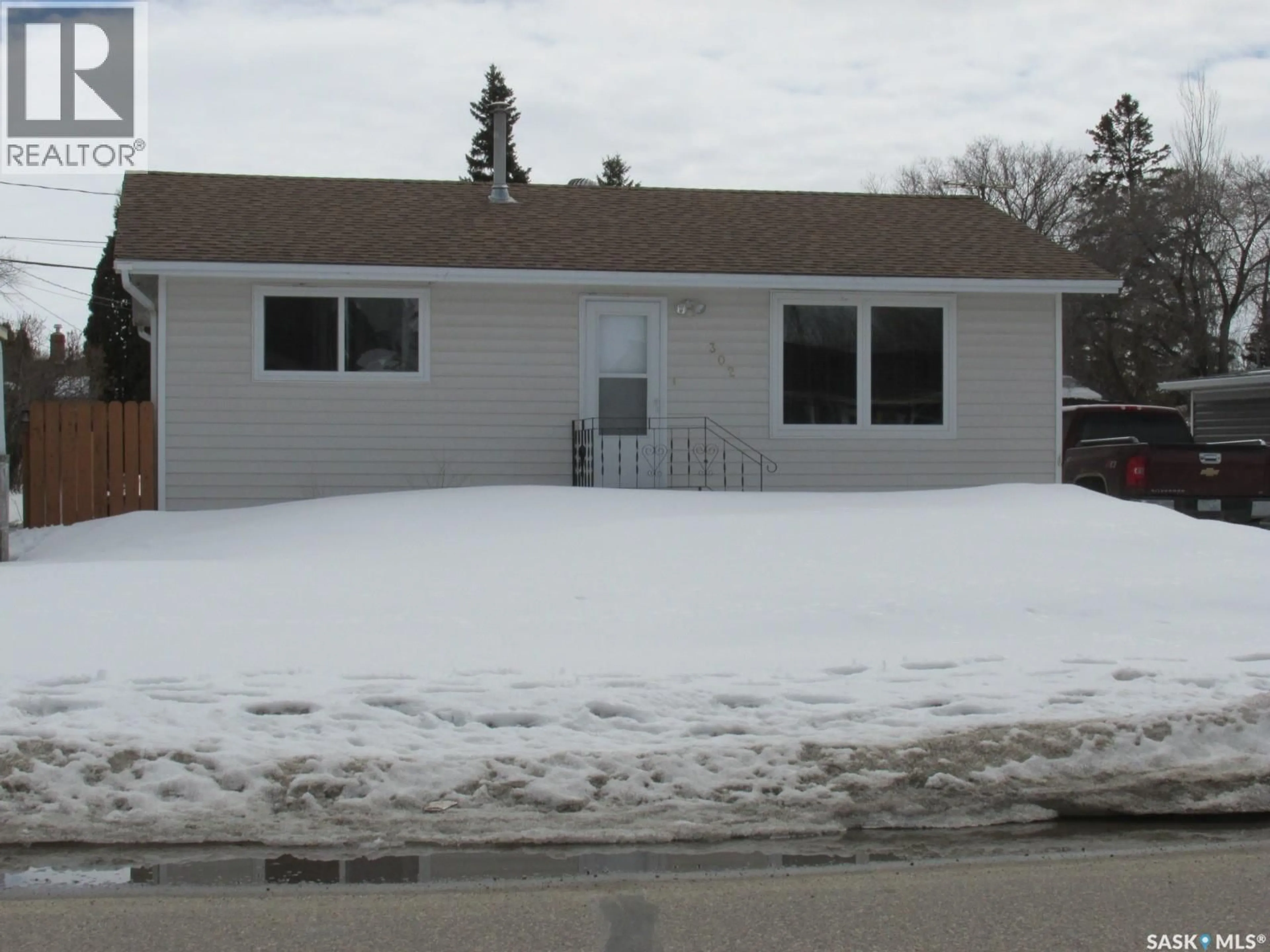 Home with vinyl exterior material, street for 302 7TH AVENUE, Nipawin Saskatchewan S0E1E0