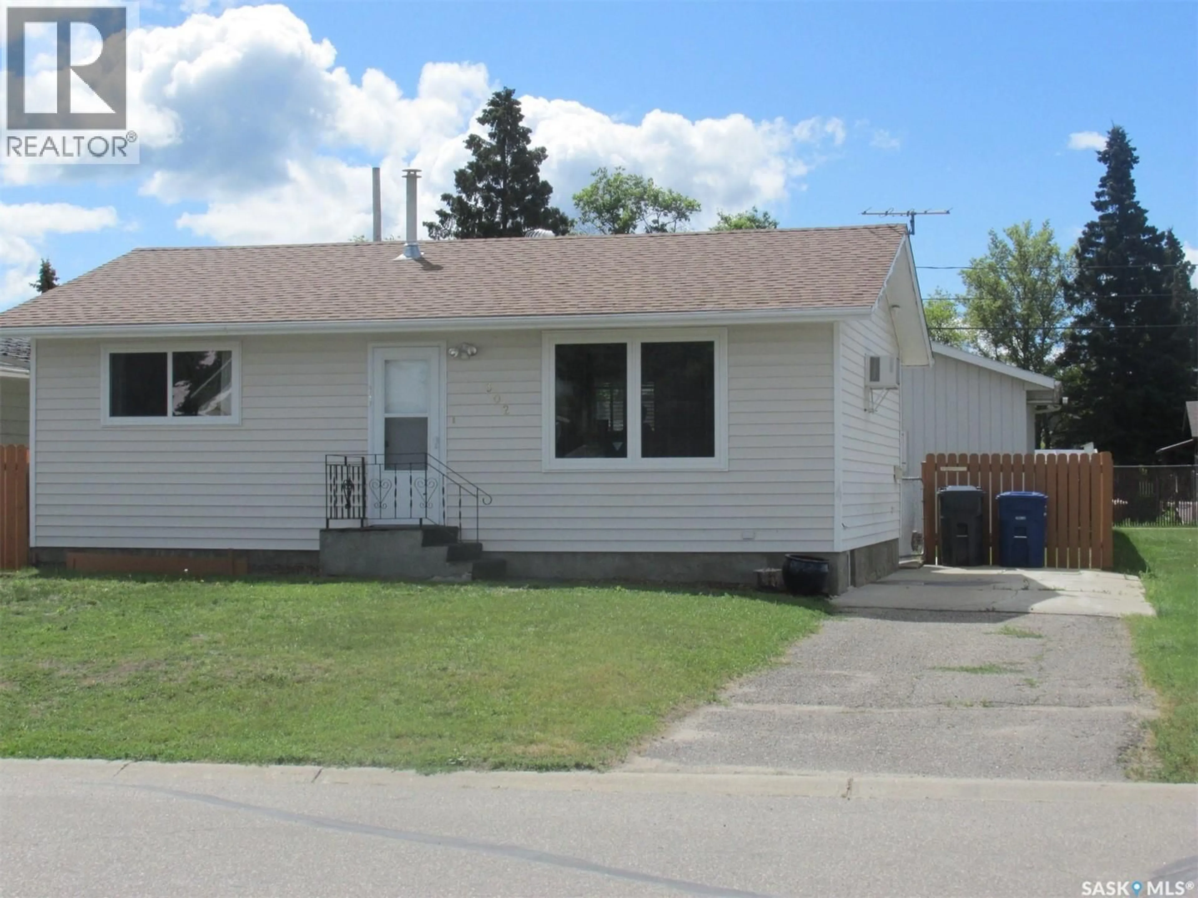 Home with vinyl exterior material, street for 302 7TH AVENUE, Nipawin Saskatchewan S0E1E0