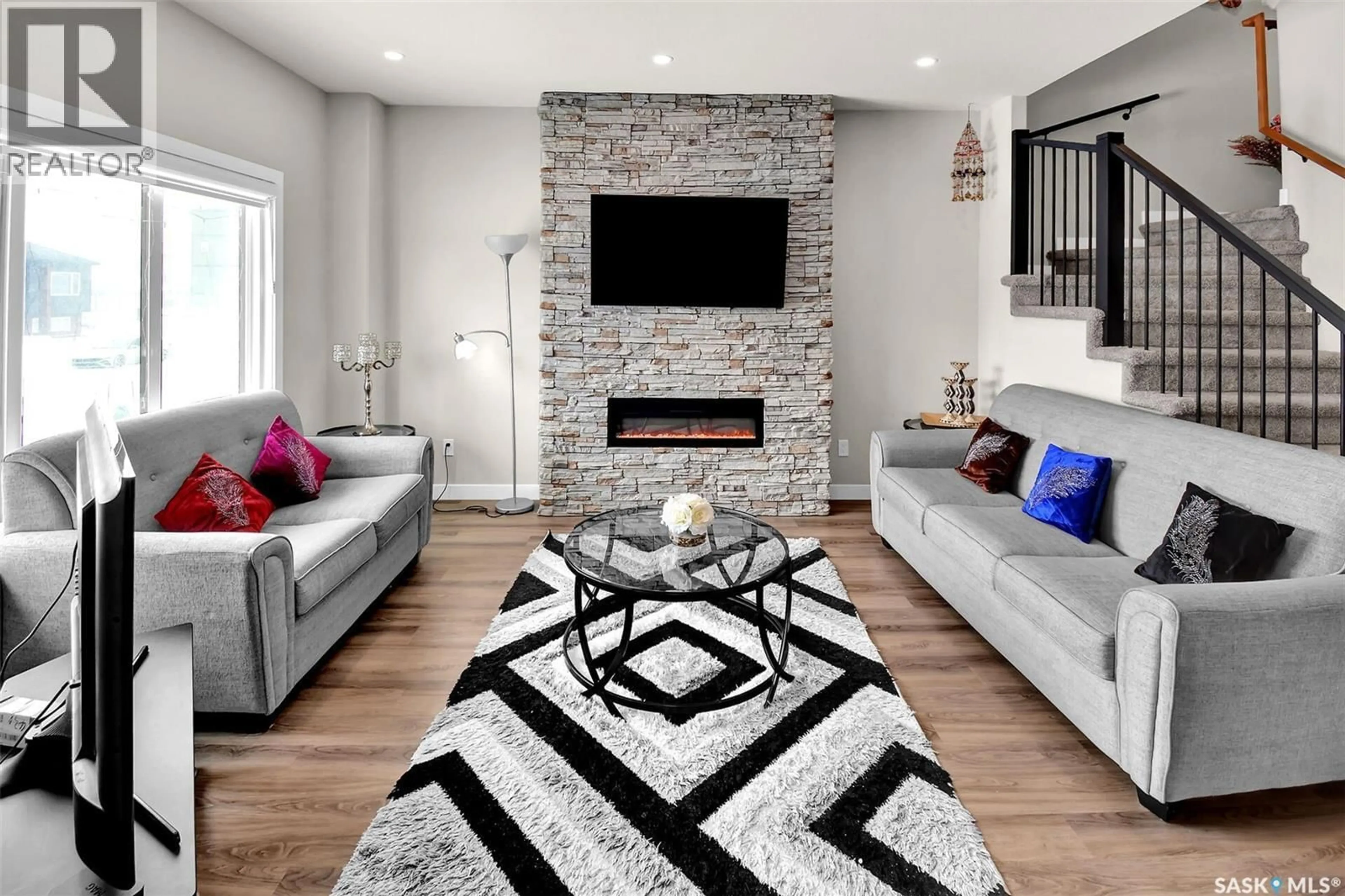 Living room with furniture, unknown for 621 FEHEREGYHAZI BOULEVARD, Saskatoon Saskatchewan S7W0Z5
