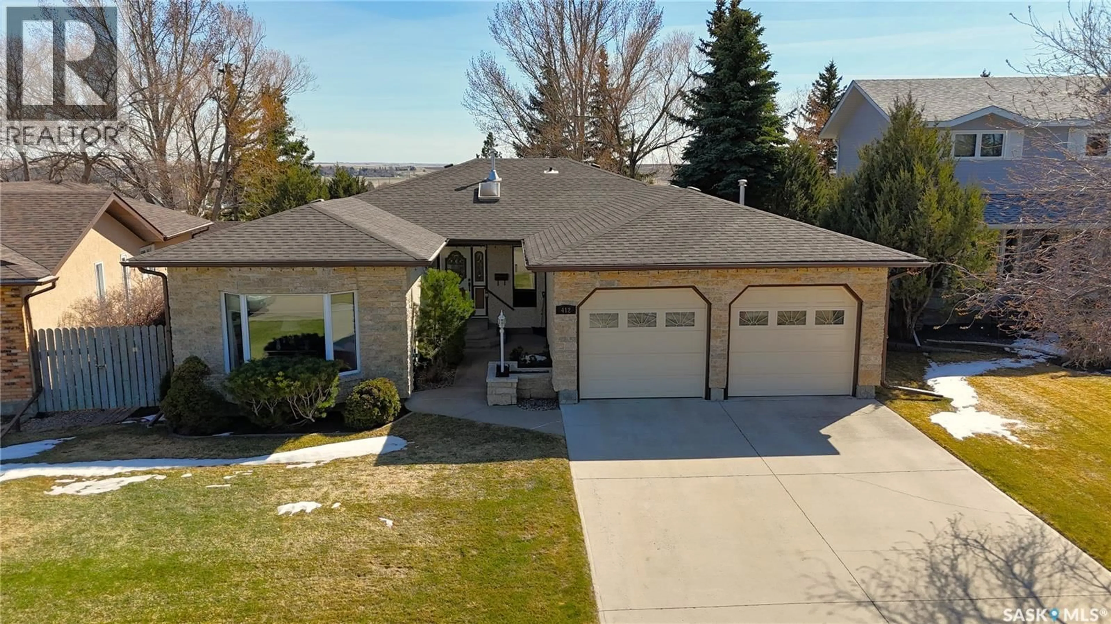 A pic from outside/outdoor area/front of a property/back of a property/a pic from drone, street for 412 CURRY CRESCENT, Swift Current Saskatchewan S9H4X4
