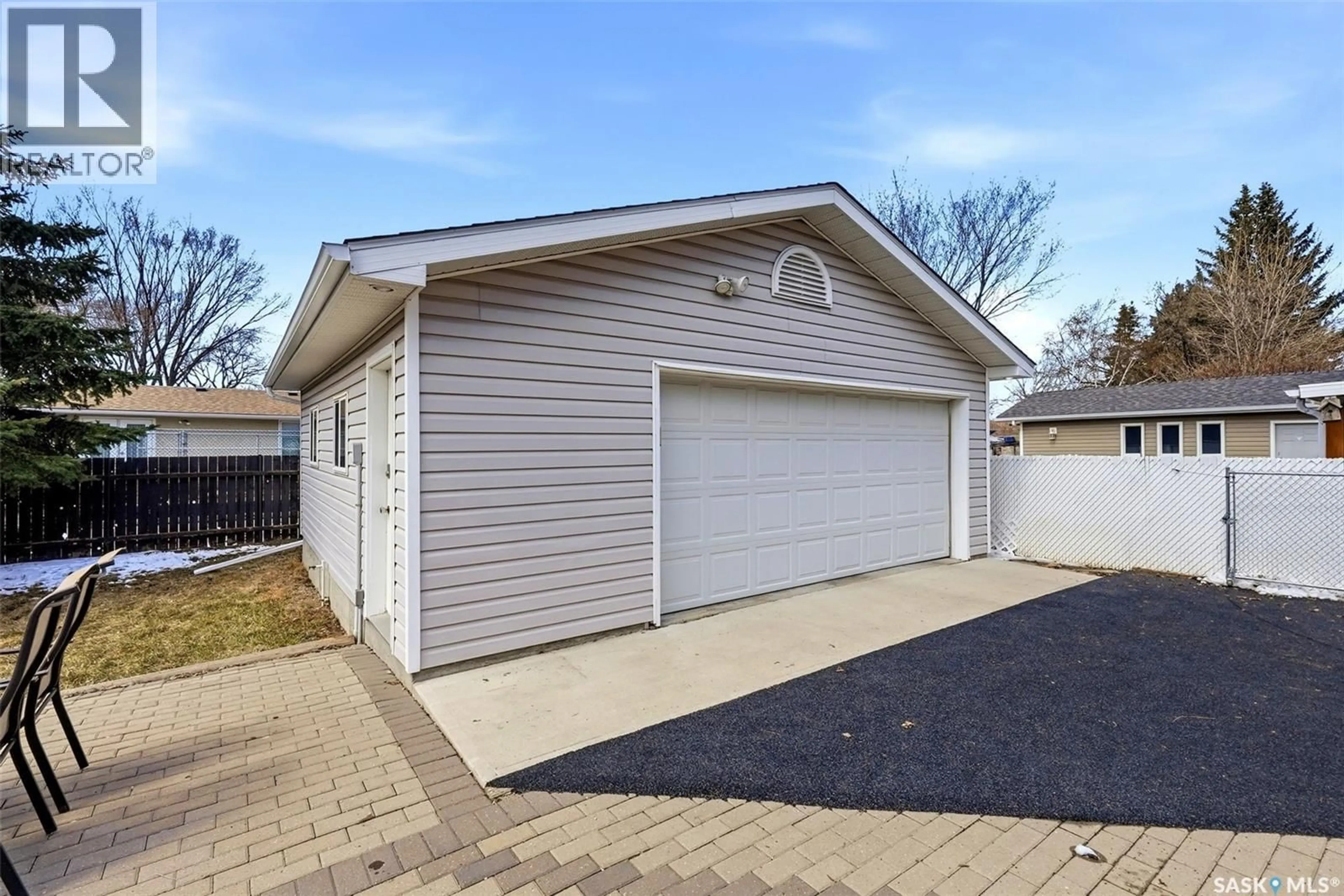 Indoor garage for 254 WELLS STREET, Regina Saskatchewan S4R6T2