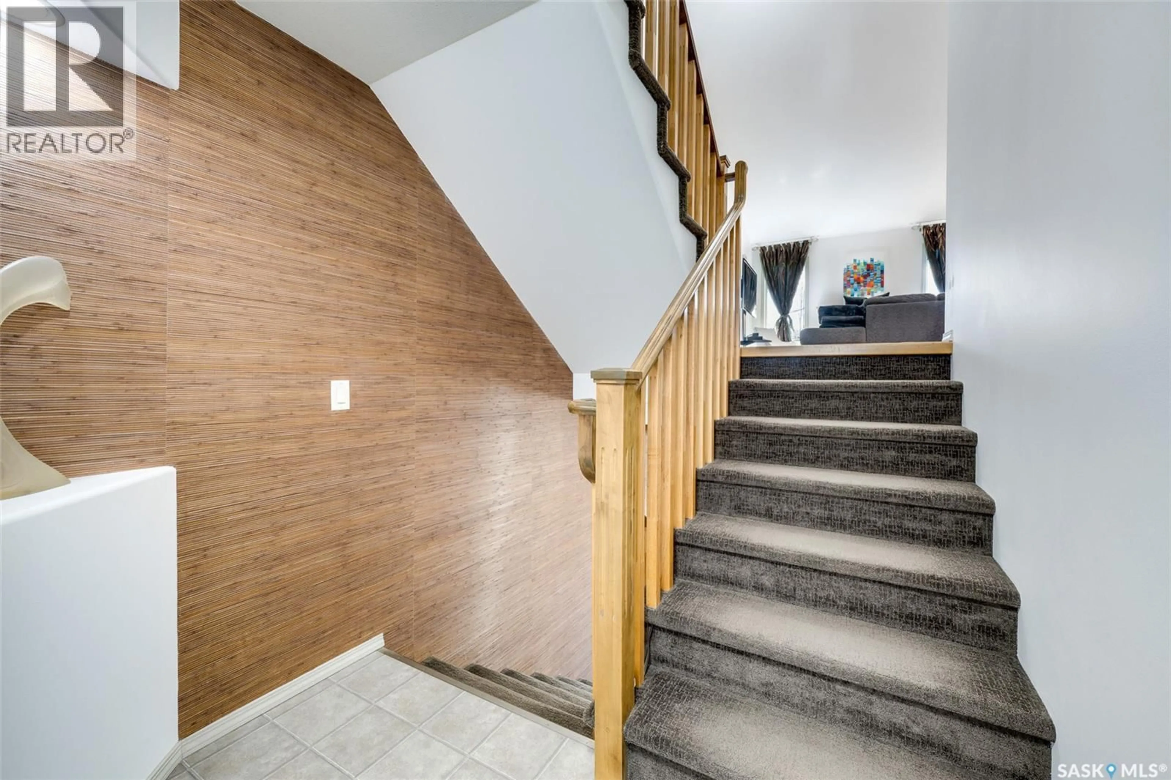 Indoor foyer for 103 - 1110 BRIARWOOD ROAD, Saskatoon Saskatchewan S7V1G6