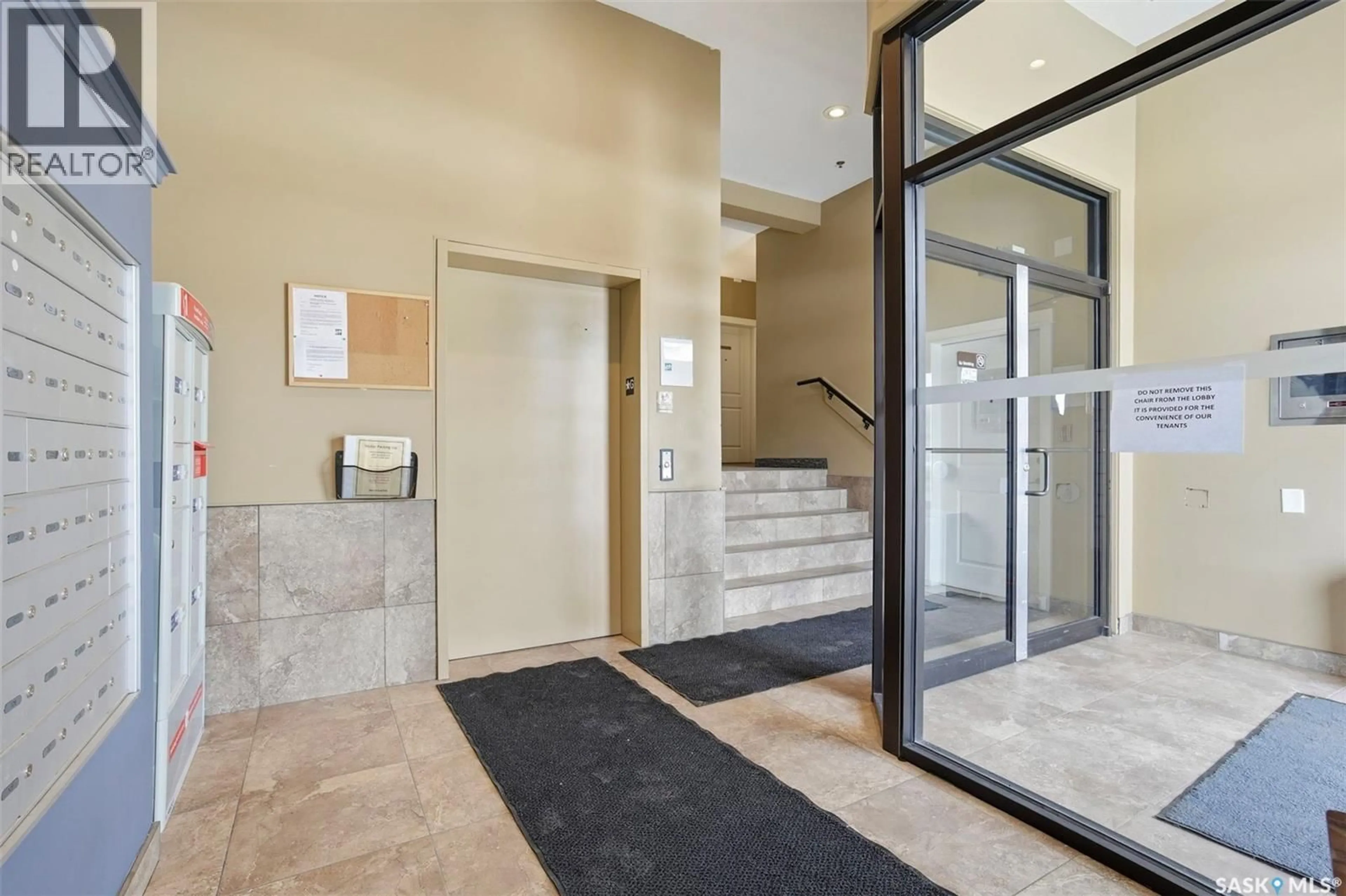 Indoor foyer for 702 - 405 HART ROAD, Saskatoon Saskatchewan S7M4P4