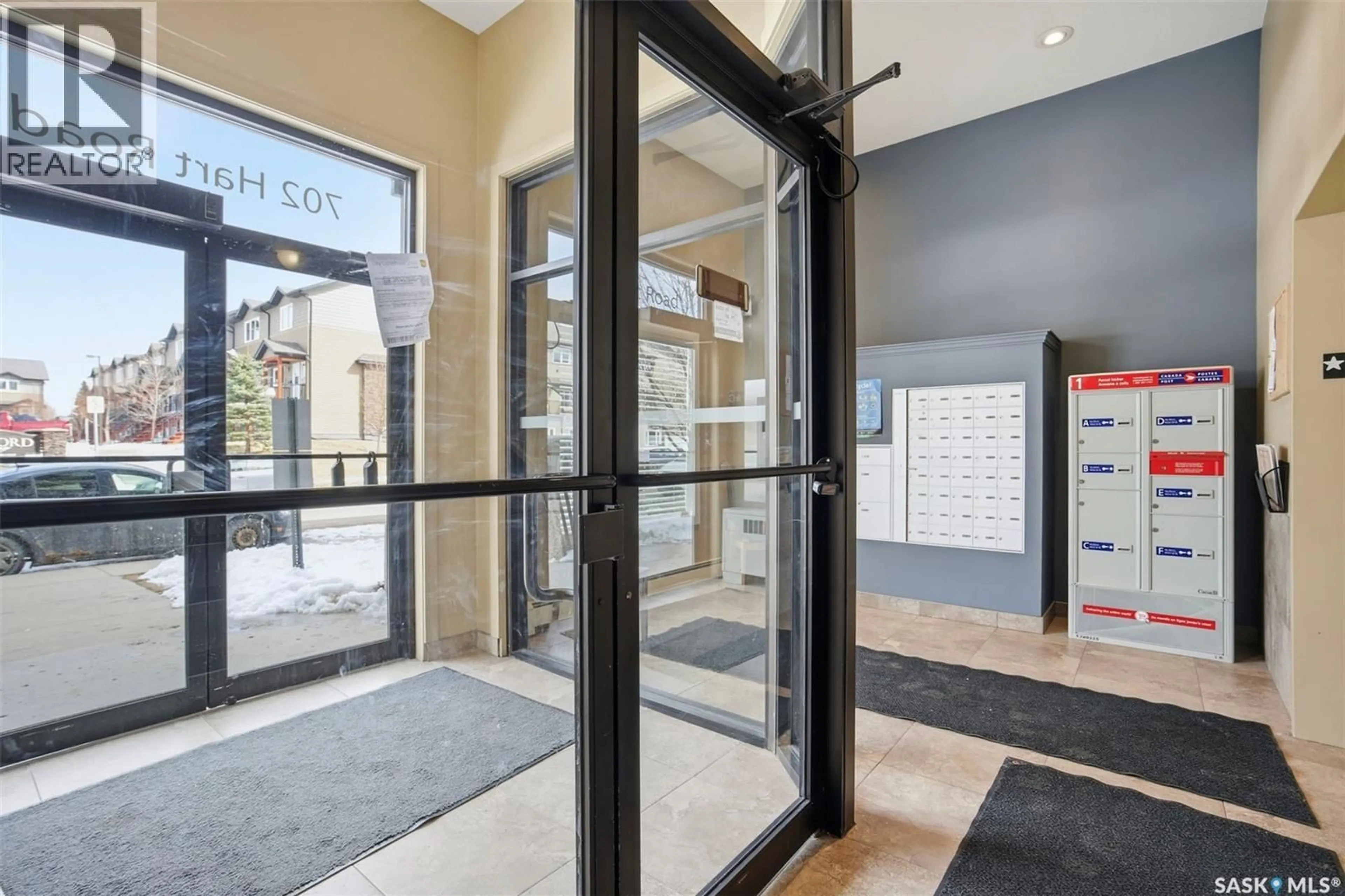 Indoor foyer for 702 - 405 HART ROAD, Saskatoon Saskatchewan S7M4P4