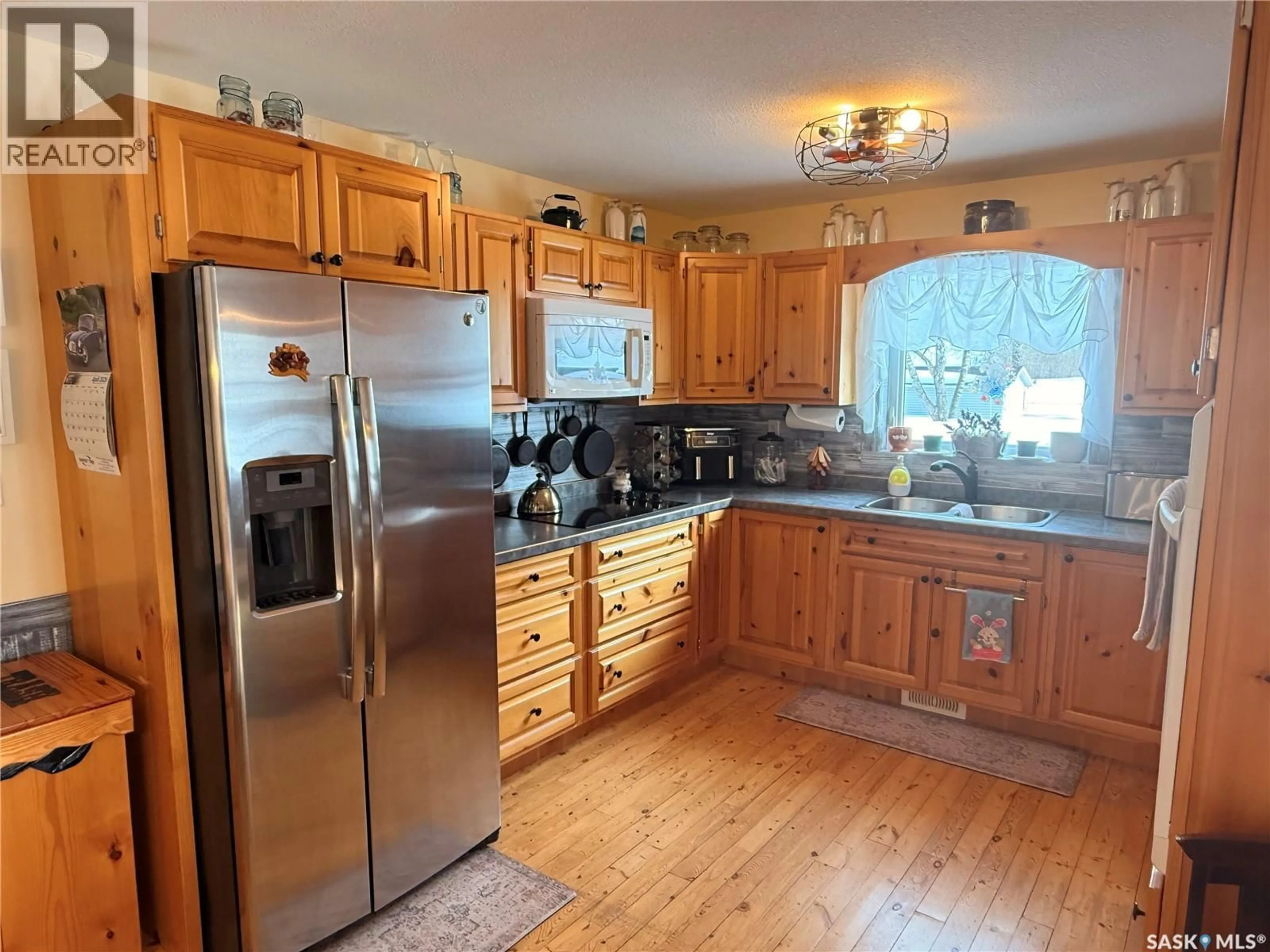 Standard kitchen, wood/laminate floor for YELLAND ACREAGE, Torch River Rm No. 488 Saskatchewan S0E1E0