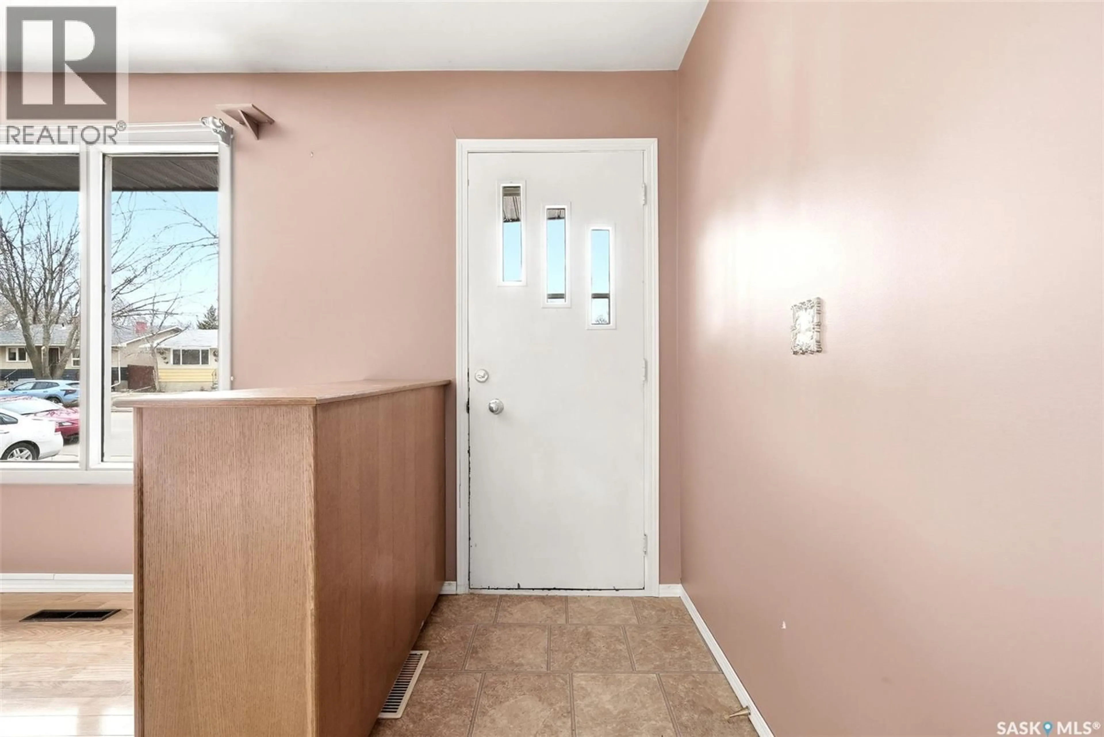 Indoor entryway for 41 MCCORMICK CRESCENT, Regina Saskatchewan S4T6J9