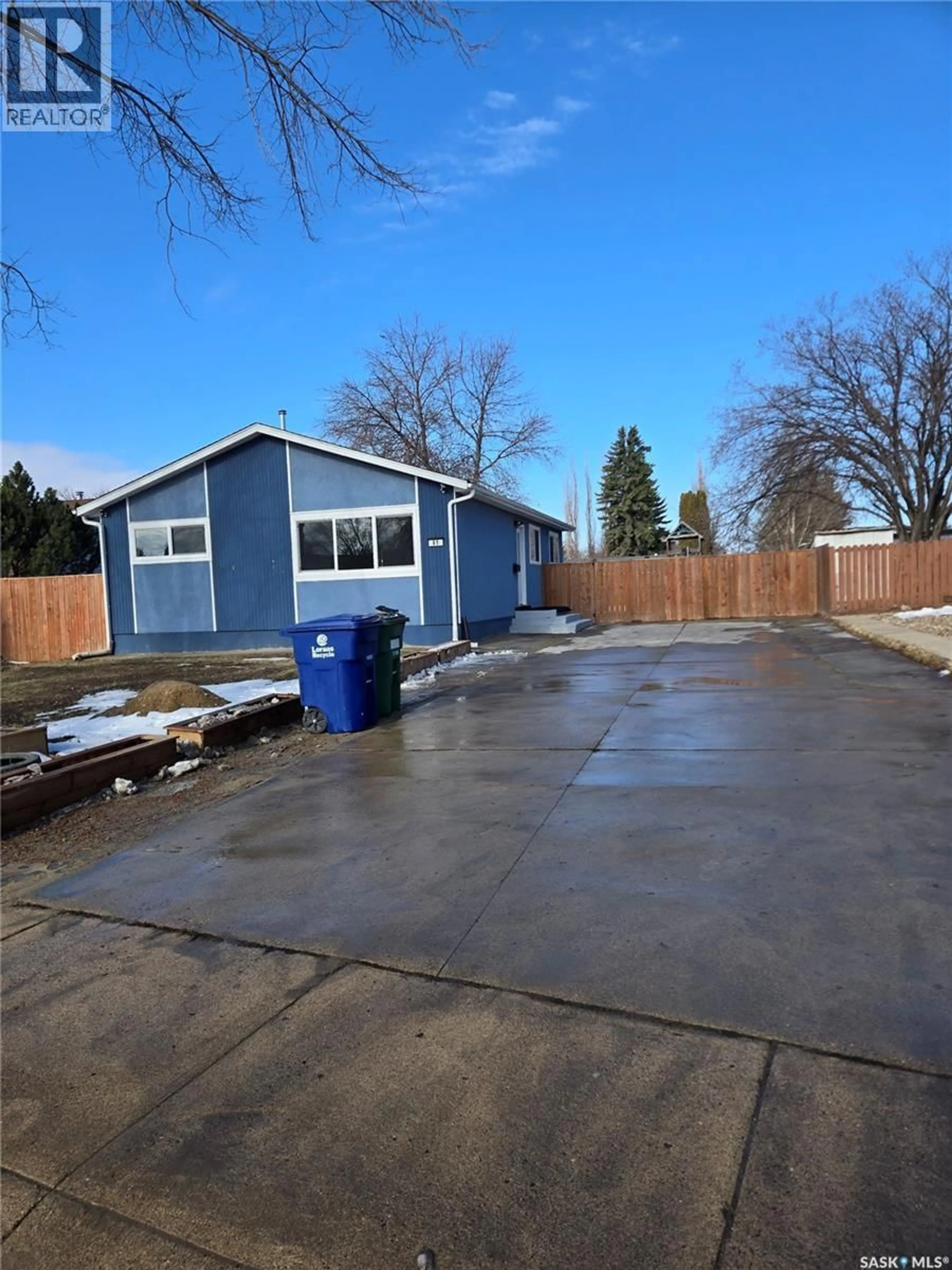 Unknown for 61 MAXWELL CRESCENT, Saskatoon Saskatchewan S7L3Y4