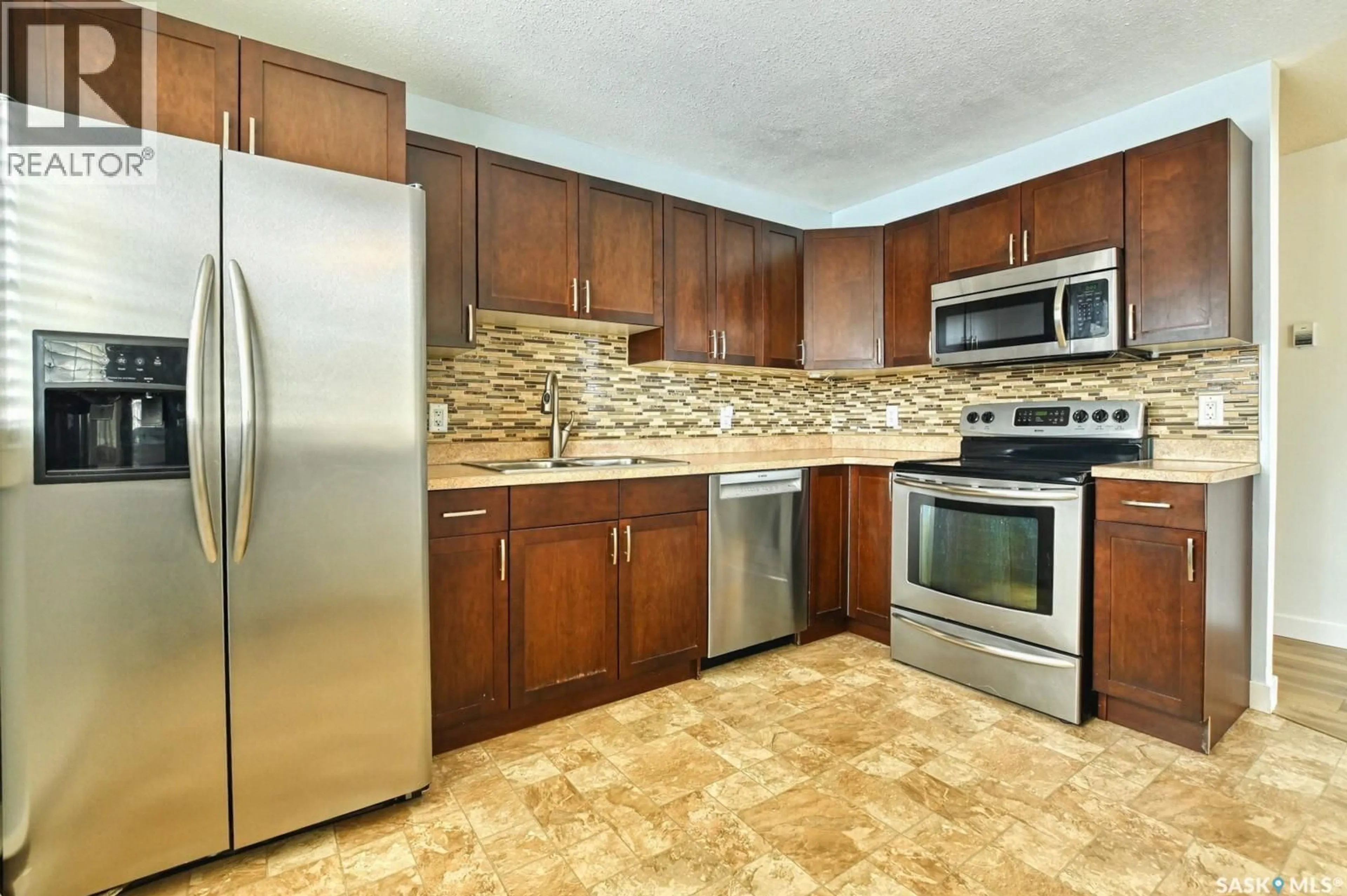Standard kitchen, ceramic/tile floor for 11 2121 RAE STREET, Regina Saskatchewan S4T2E8