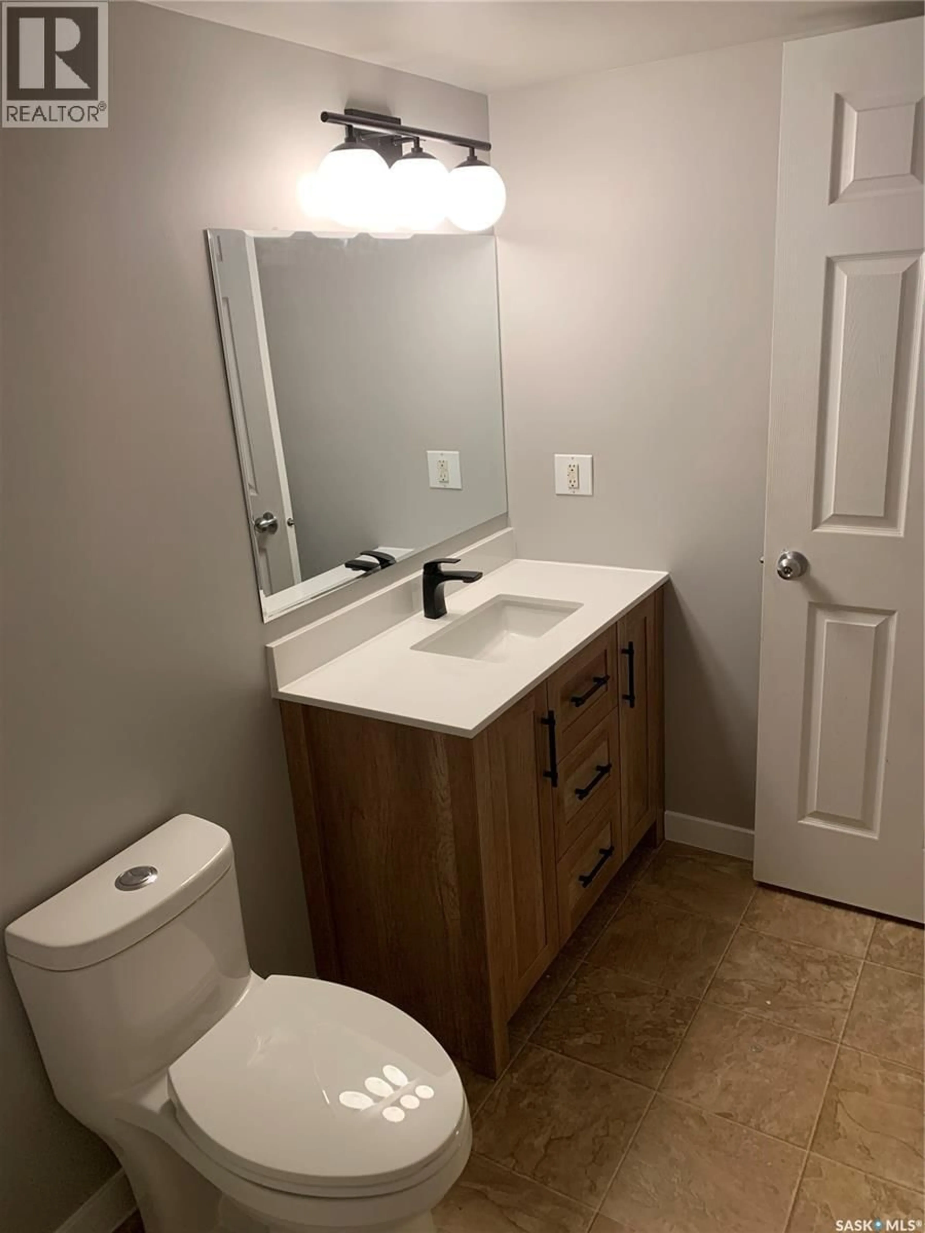 Standard bathroom, ceramic/tile floor for 3 2251 ST HENRY AVENUE, Saskatoon Saskatchewan S7M0P5