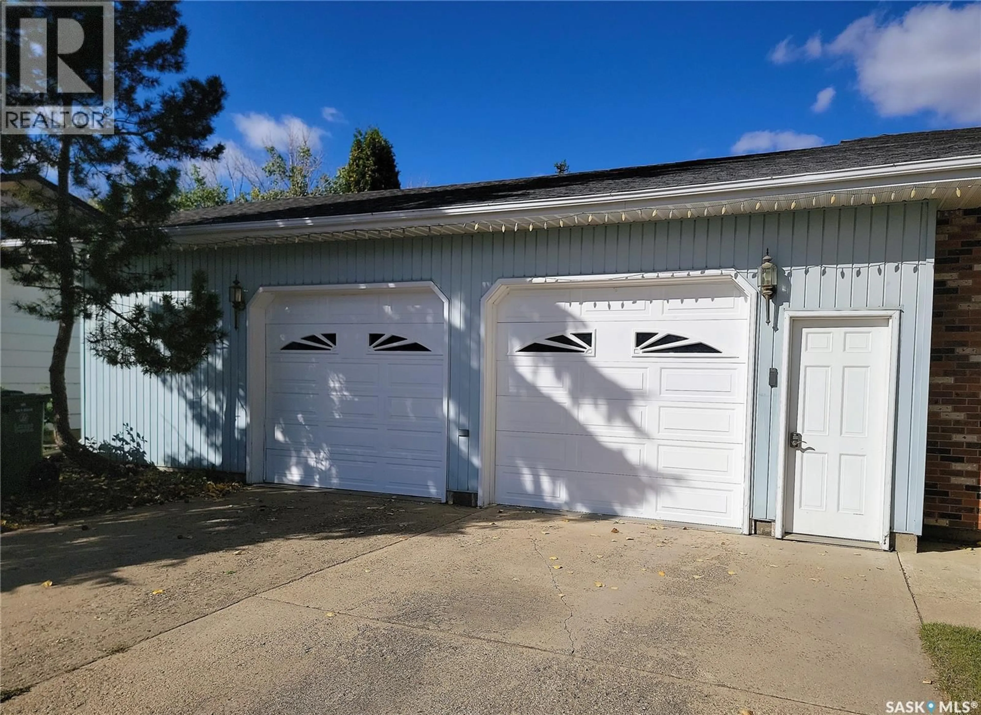 Indoor garage for 618 CLOVER AVENUE, Dalmeny Saskatchewan S0K1E0