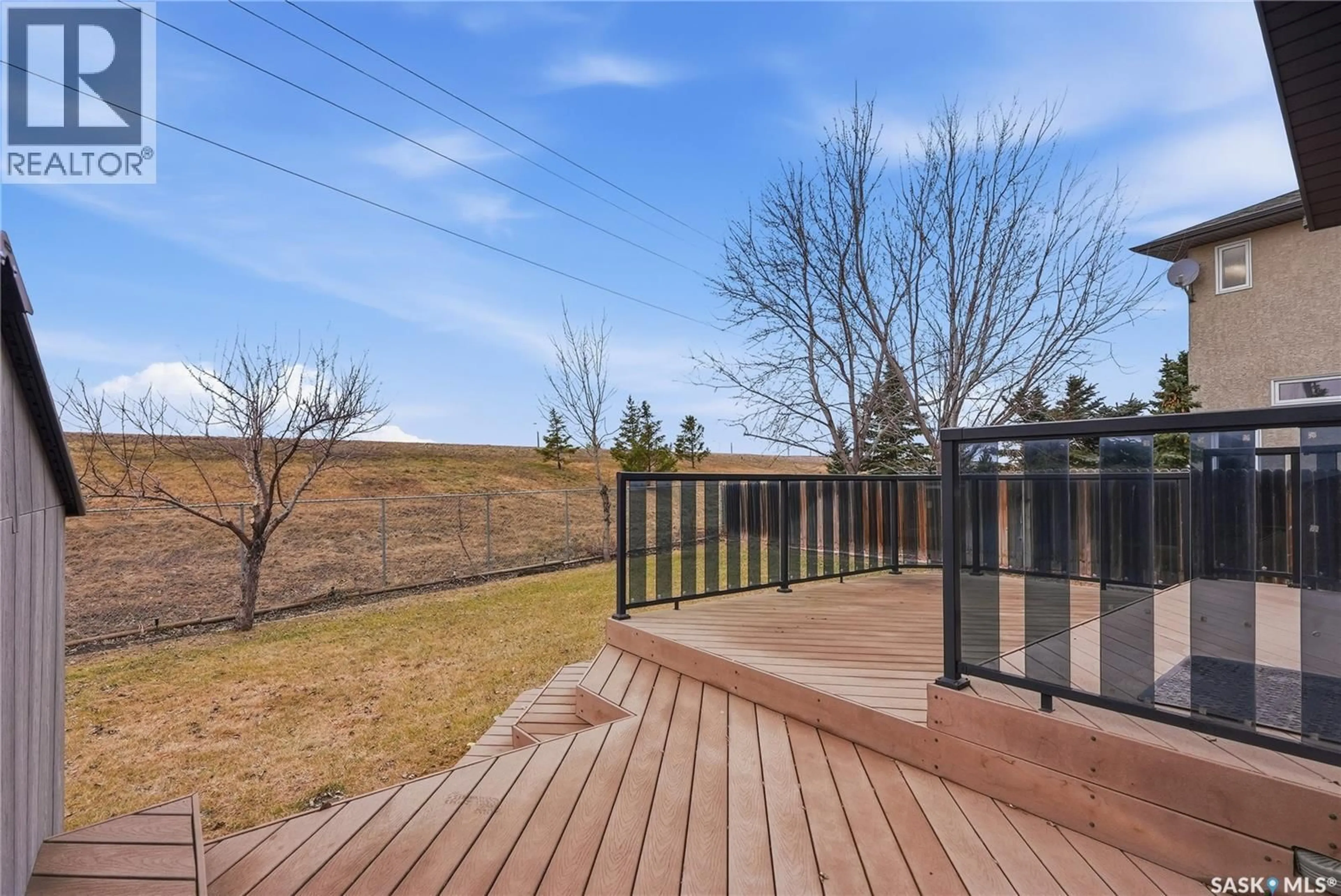 Patio, water/lake/river/ocean view for 607 BECKETT CRESCENT, Saskatoon Saskatchewan S7N4X3
