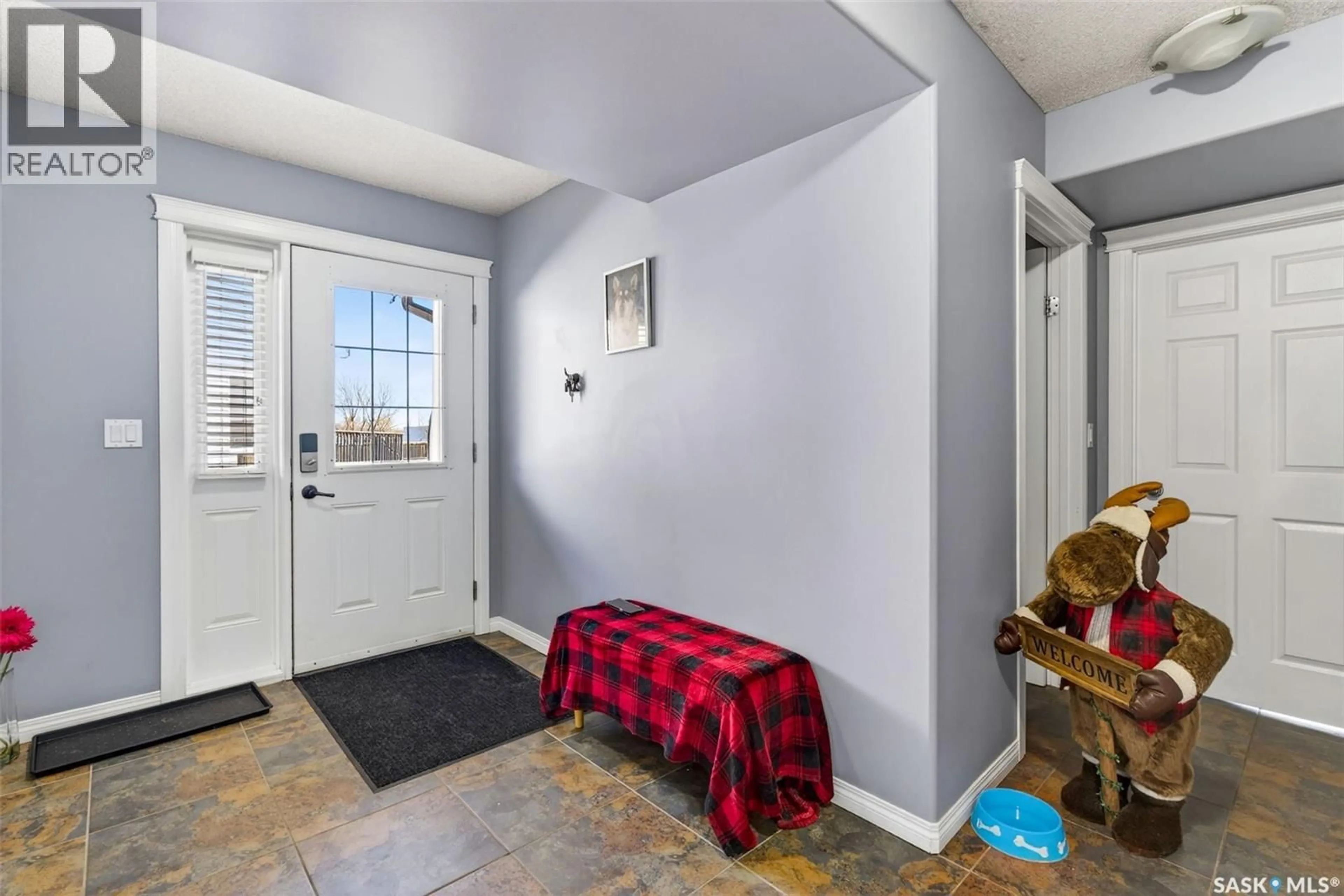 Indoor entryway for 102 MEADOWLARK PARK, Warman Saskatchewan S0K0A1