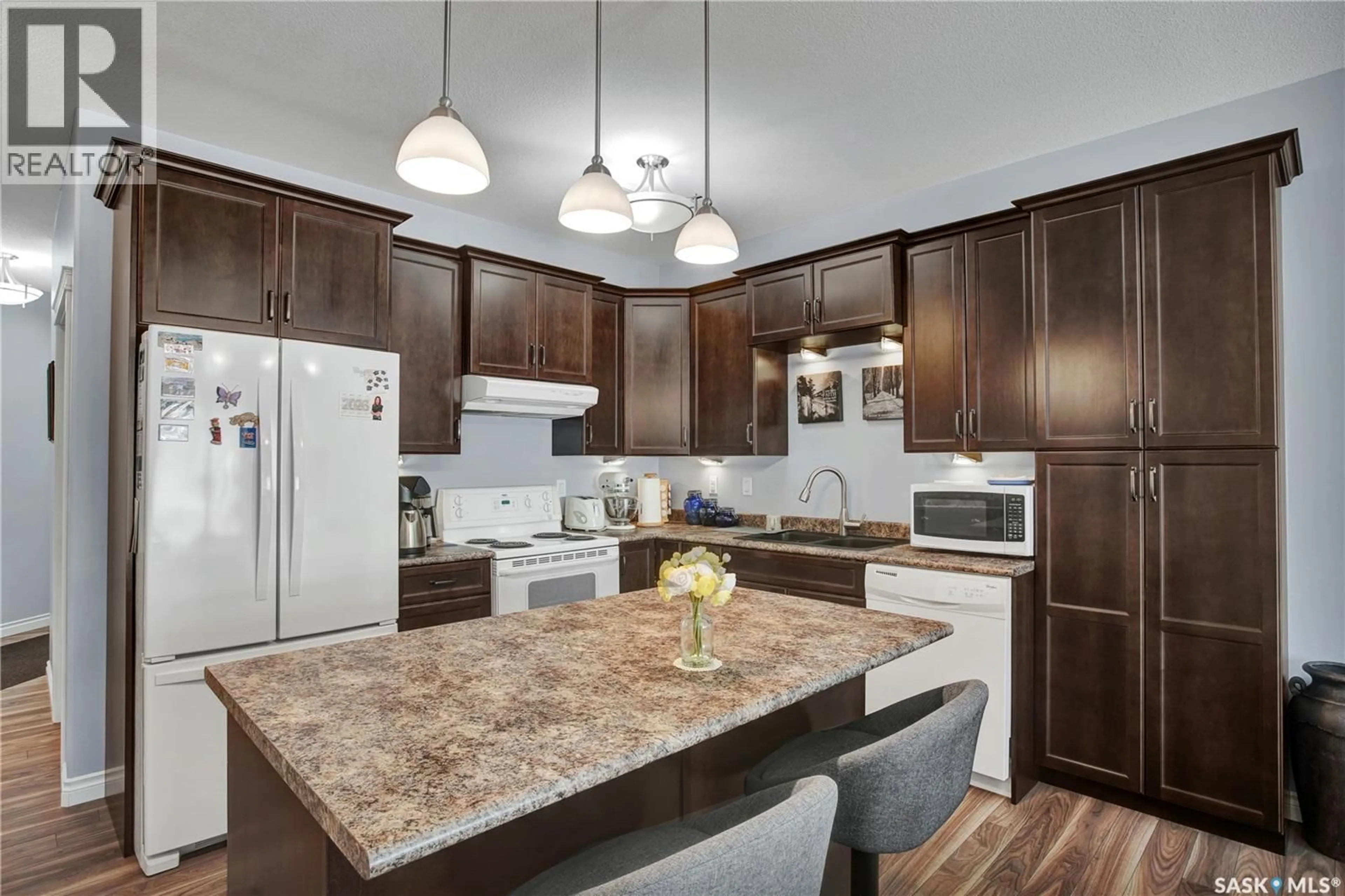 Open concept kitchen, unknown for 44 100 BROOKLYN LANE, Warman Saskatchewan S0K0A1
