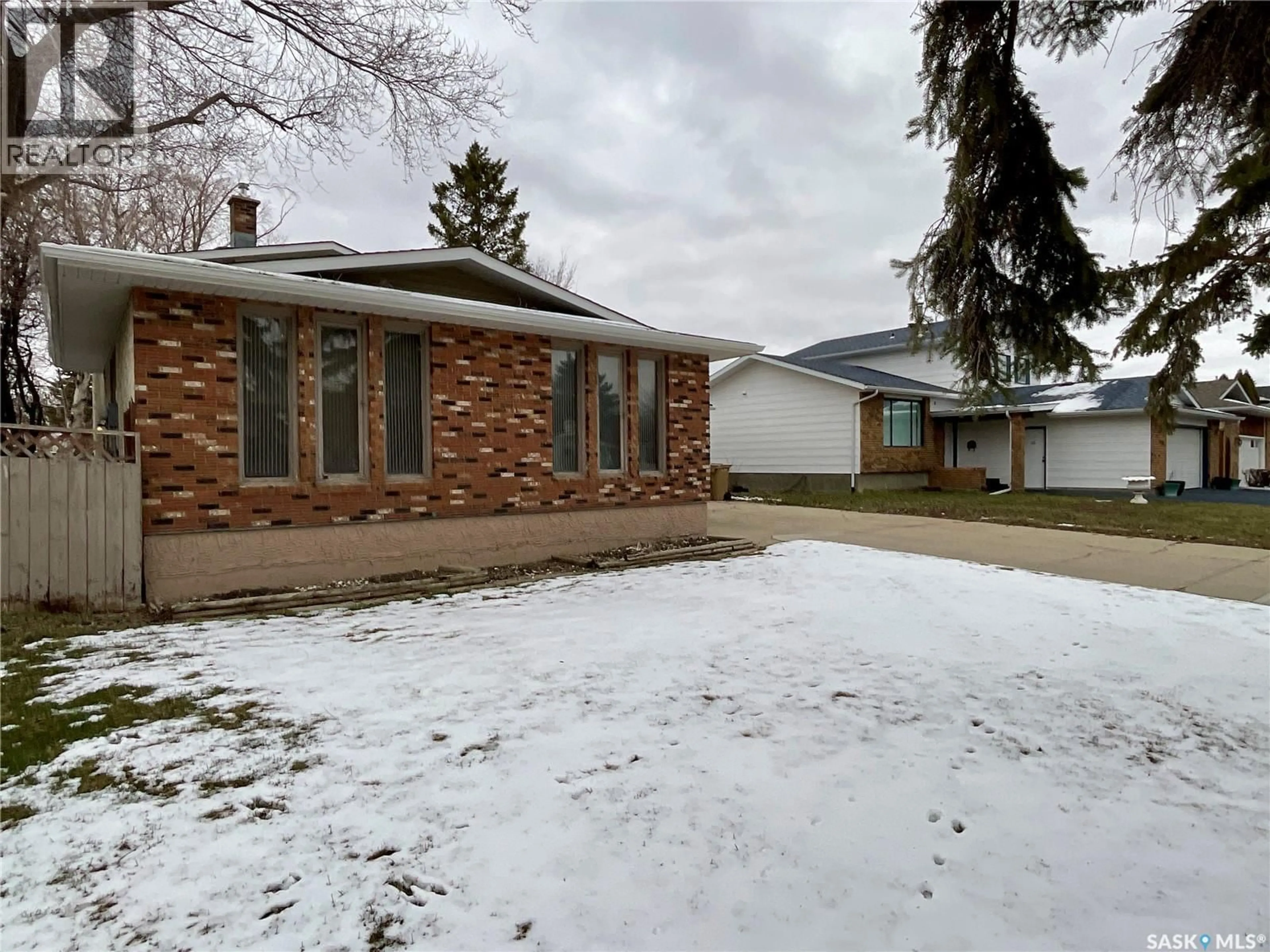A pic from outside/outdoor area/front of a property/back of a property/a pic from drone, street for 114 WINDFIELD ROAD, Regina Saskatchewan S4V0K2