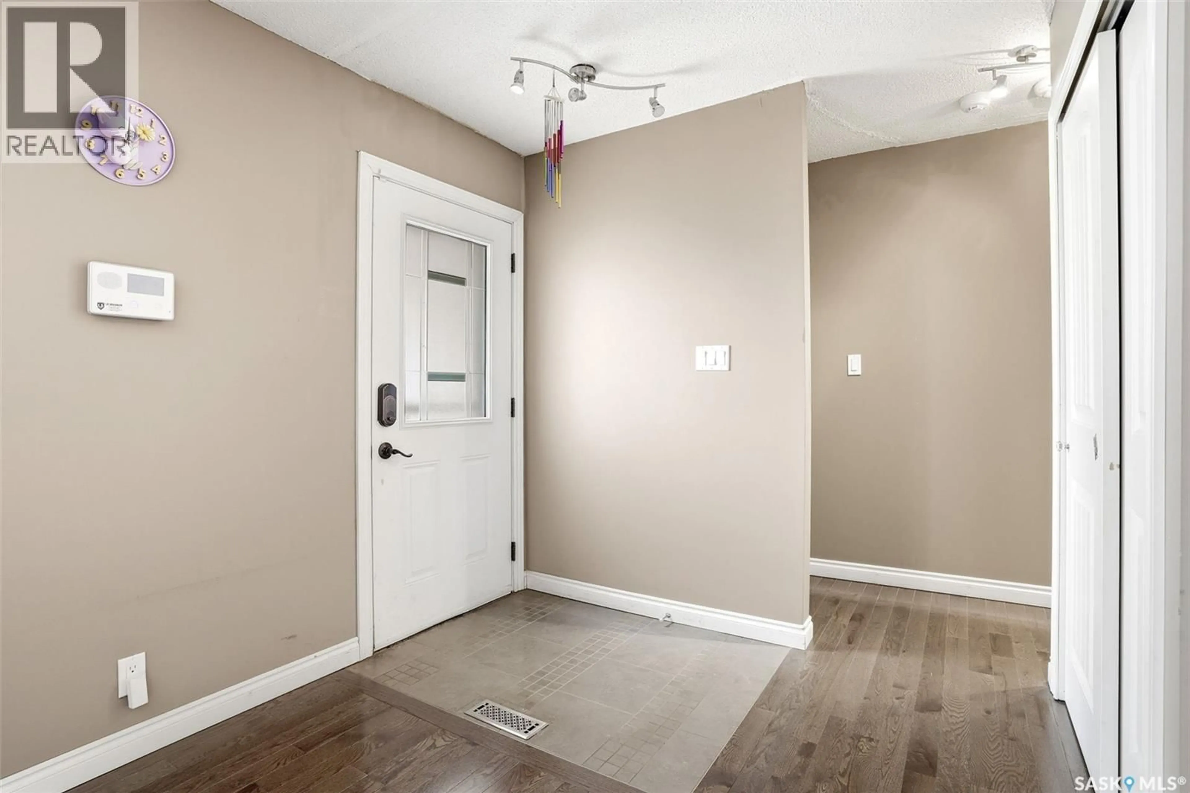 Indoor entryway for 75 ROTHWELL CRESCENT, Regina Saskatchewan S4N1R5