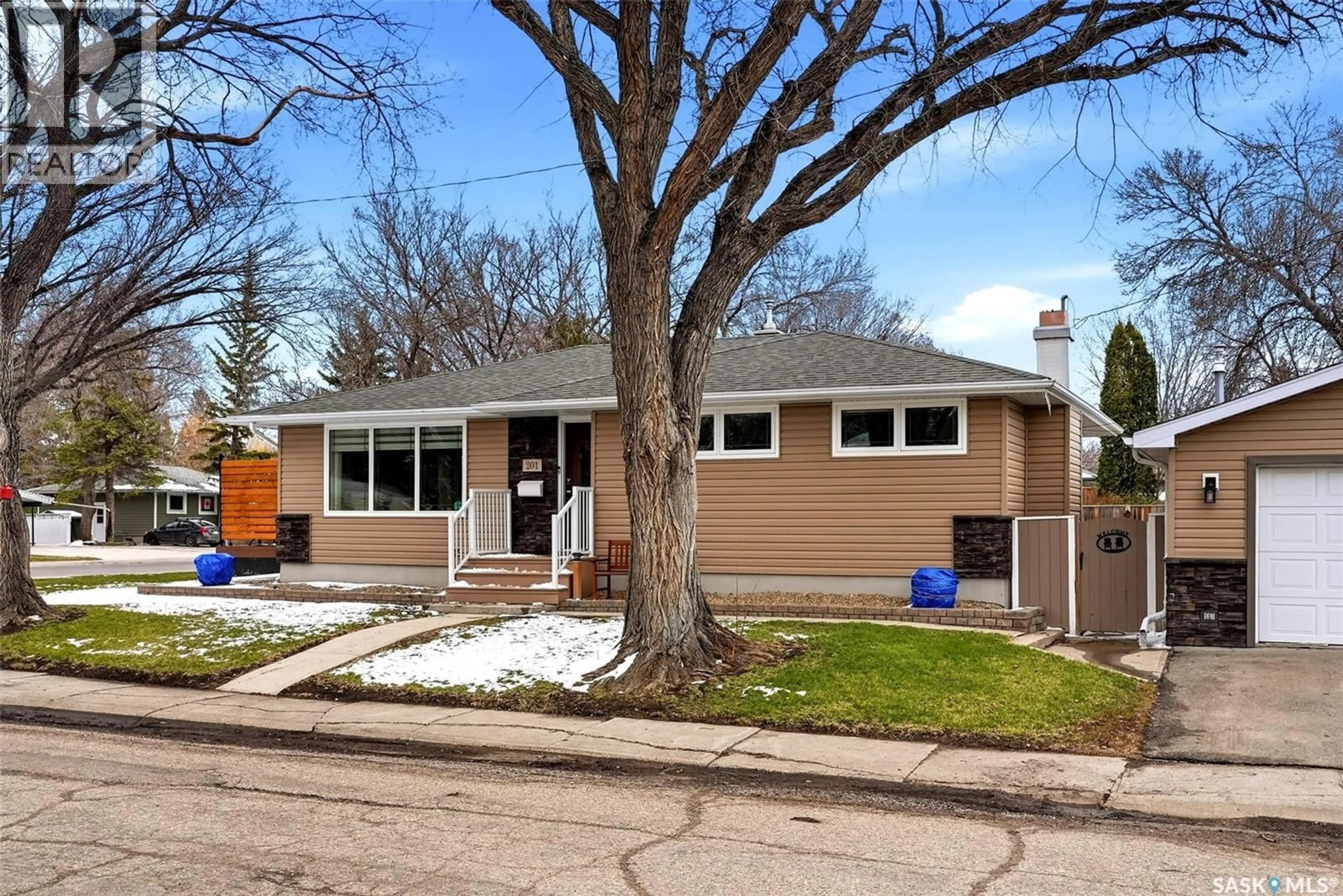 Home with vinyl exterior material, street for 201 SHANNON ROAD, Regina Saskatchewan S4S5H8